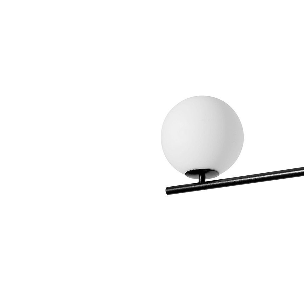 Plafonnier Suguri cadre en métal avec abat-jour en boule de verre au design contemporain par Ummo lighting