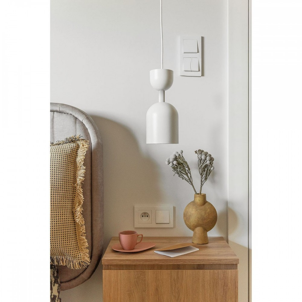 Suspension Supuru en métal avec abat-jour en forme d'une coupe renversé au design contemporain par Ummo Lighting Suspension Supuru en métal avec abat-jour en forme d'une coupe renversé au design contemporain par Ummo Lighting