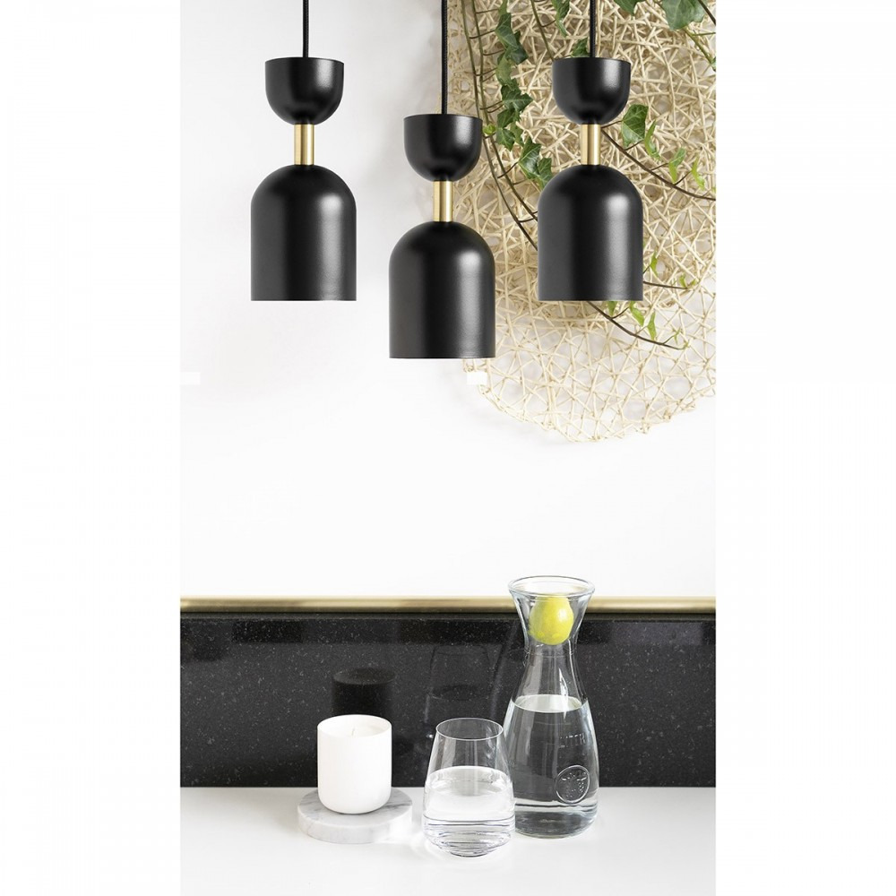 Plafonnier Supuru base en métal linéaire avec 3 abat-jour en forme d'une coupe renversé au design contemporain par Ummo Lighting