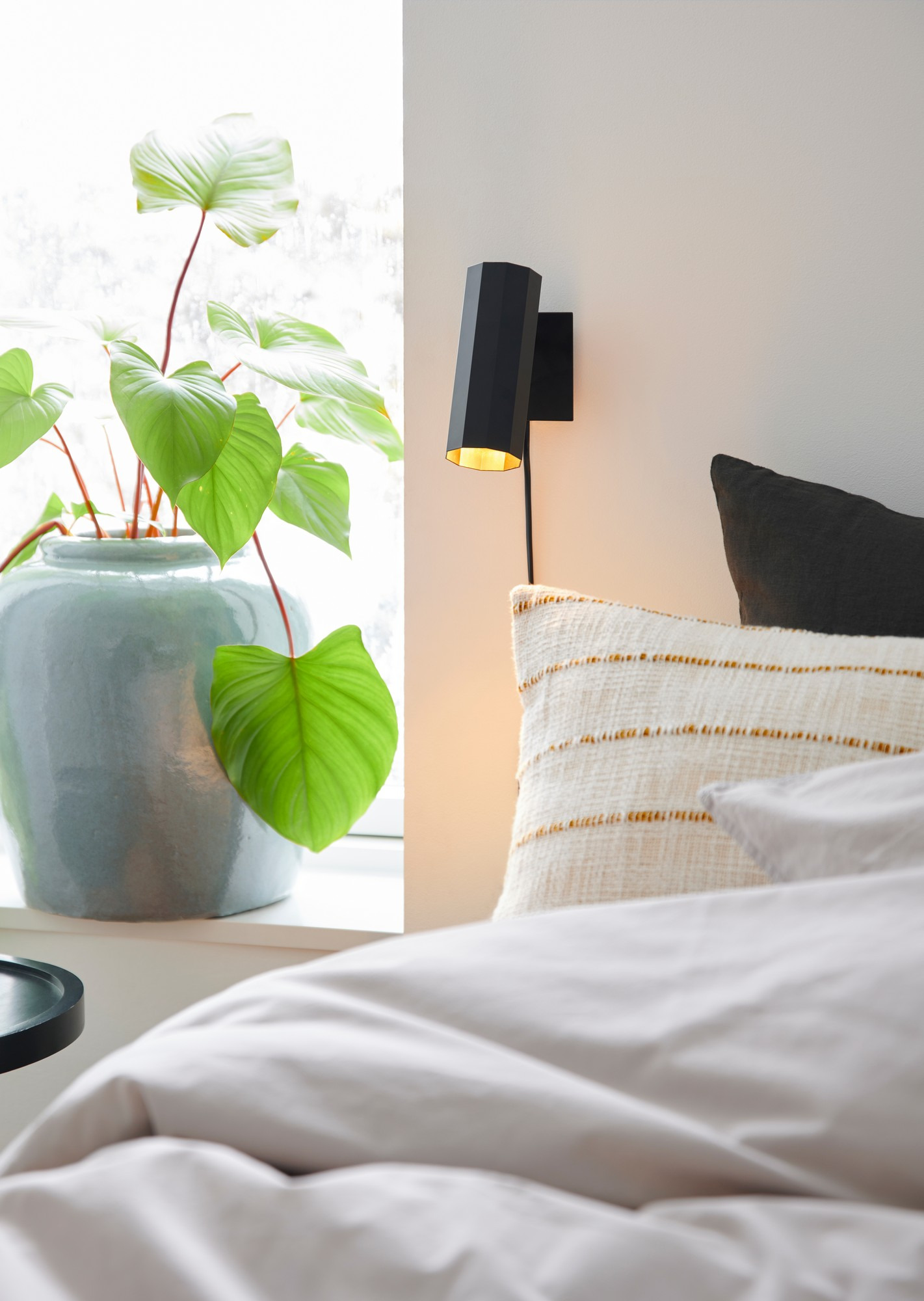 Applique murale Alanis cadre en métal avec abat-jour épuré au design contemporain par Nordlux Applique murale Alanis cadre en métal avec abat-jour épuré au design contemporain par Nordlux