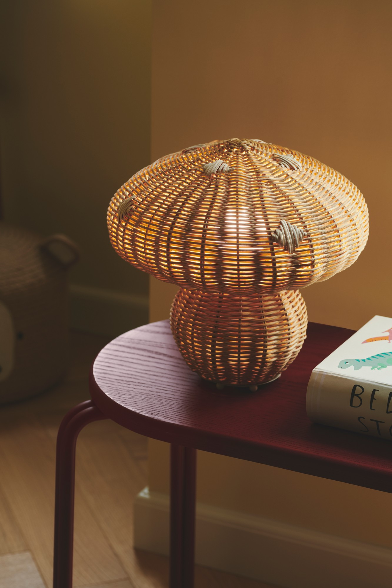 Lampe à poser Allie base en rotin avec abat-jour en forme de champignon au design contemporain par Nordlux Lampe à poser Allie base en rotin avec abat-jour en forme de champignon au design contemporain par Nordlux
