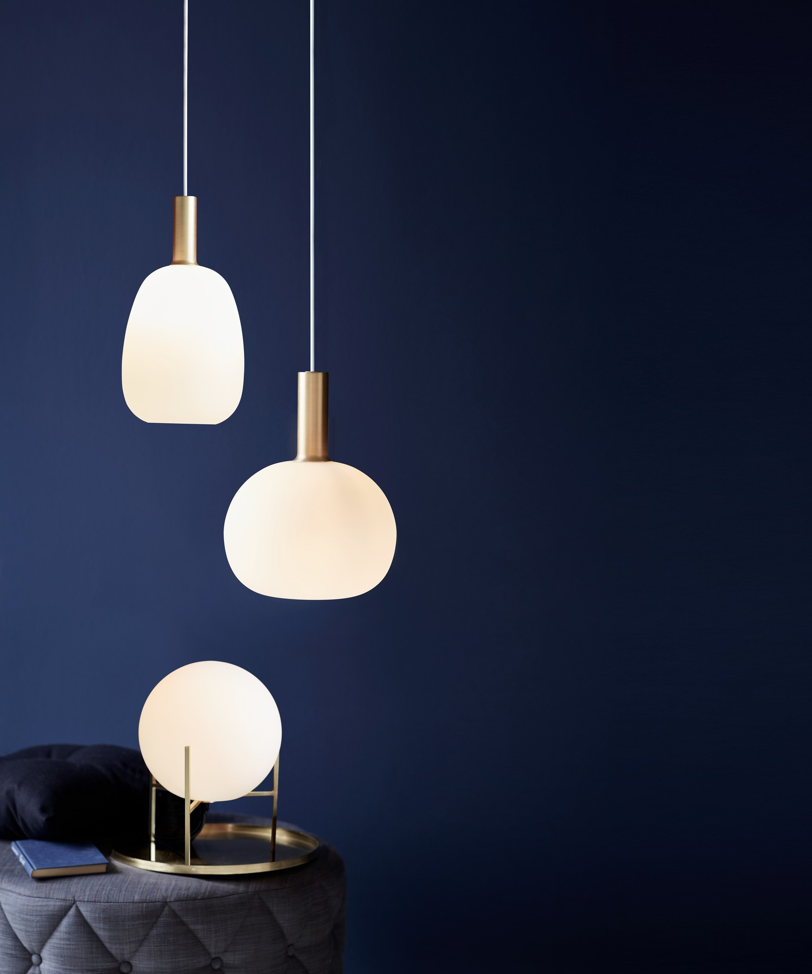 Lampe à poser Alton base en métal avec abat-jour en verre soufflé au design contemporain par Nordlux Lampe à poser Alton base en métal avec abat-jour en verre soufflé au design contemporain par Nordlux