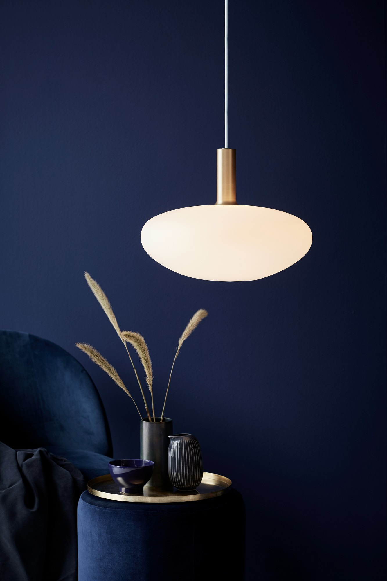 Suspension Alton base en métal avec abat-jour en verre soufflé au design contemporain par Nordlux Suspension Alton base en métal avec abat-jour en verre soufflé au design contemporain par Nordlux