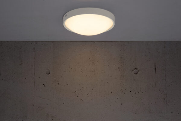 Plafonnier Altus cadre en métal en anneau avec diffuseur LED intégré au design contemporain par Nordlux