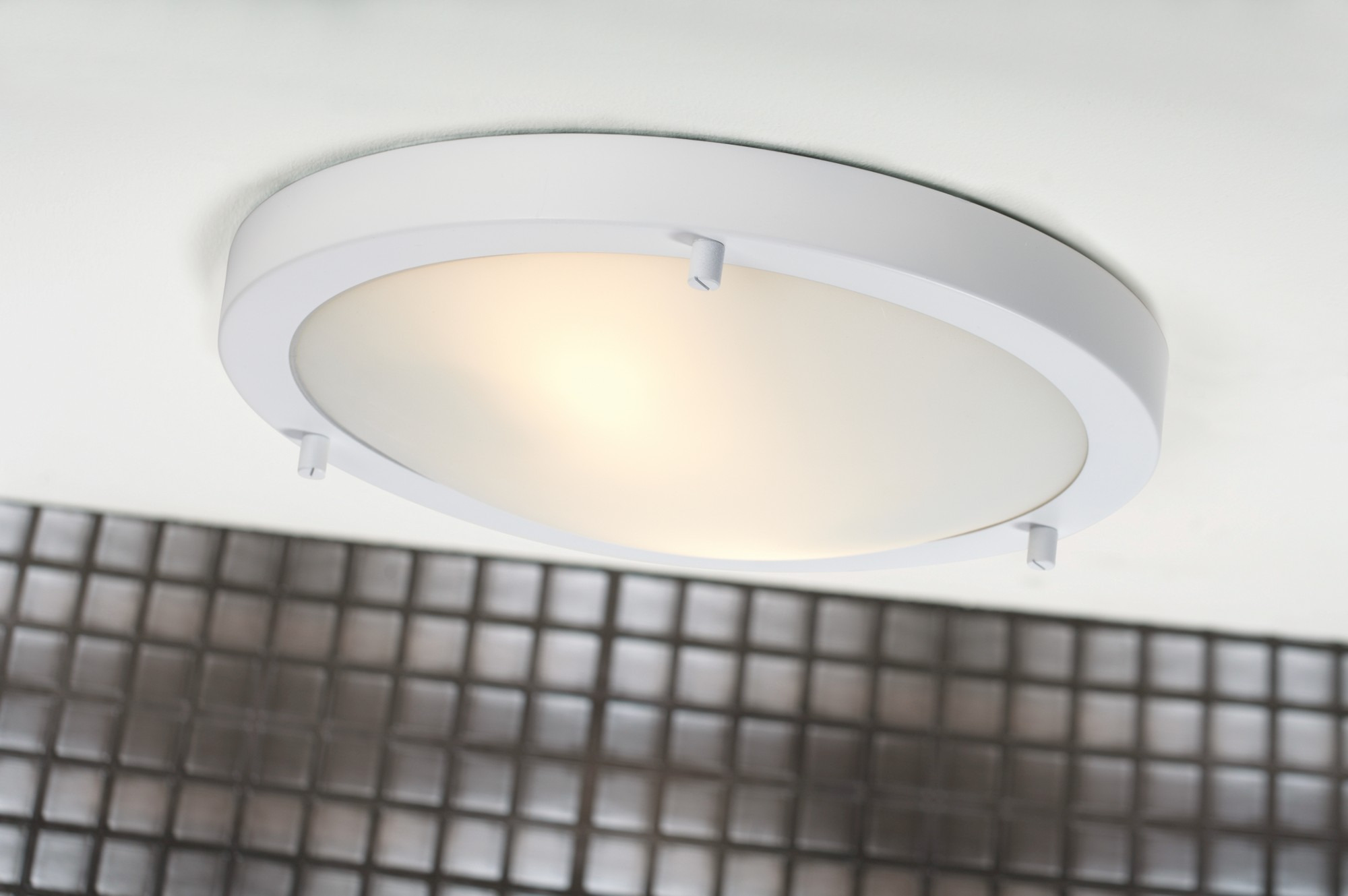 Plafonnier / Applique Ancona cadre en métal en anneau avec diffuseur en verre au design contemporain par Nordlux