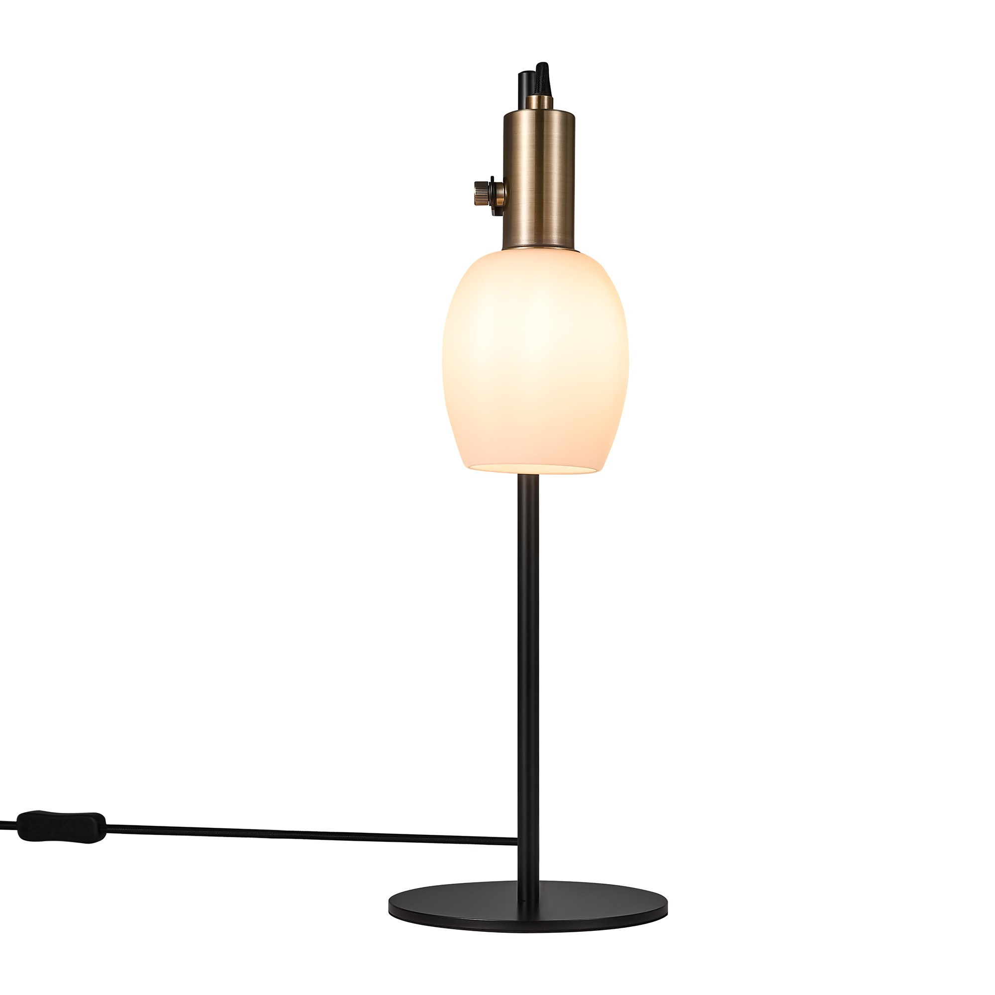 Lampe à poser Arild base en métal avec abat-jour en verre opale au design contemporain par Nordlux Lampe à poser Arild base en métal avec abat-jour en verre opale au design contemporain par Nordlux
