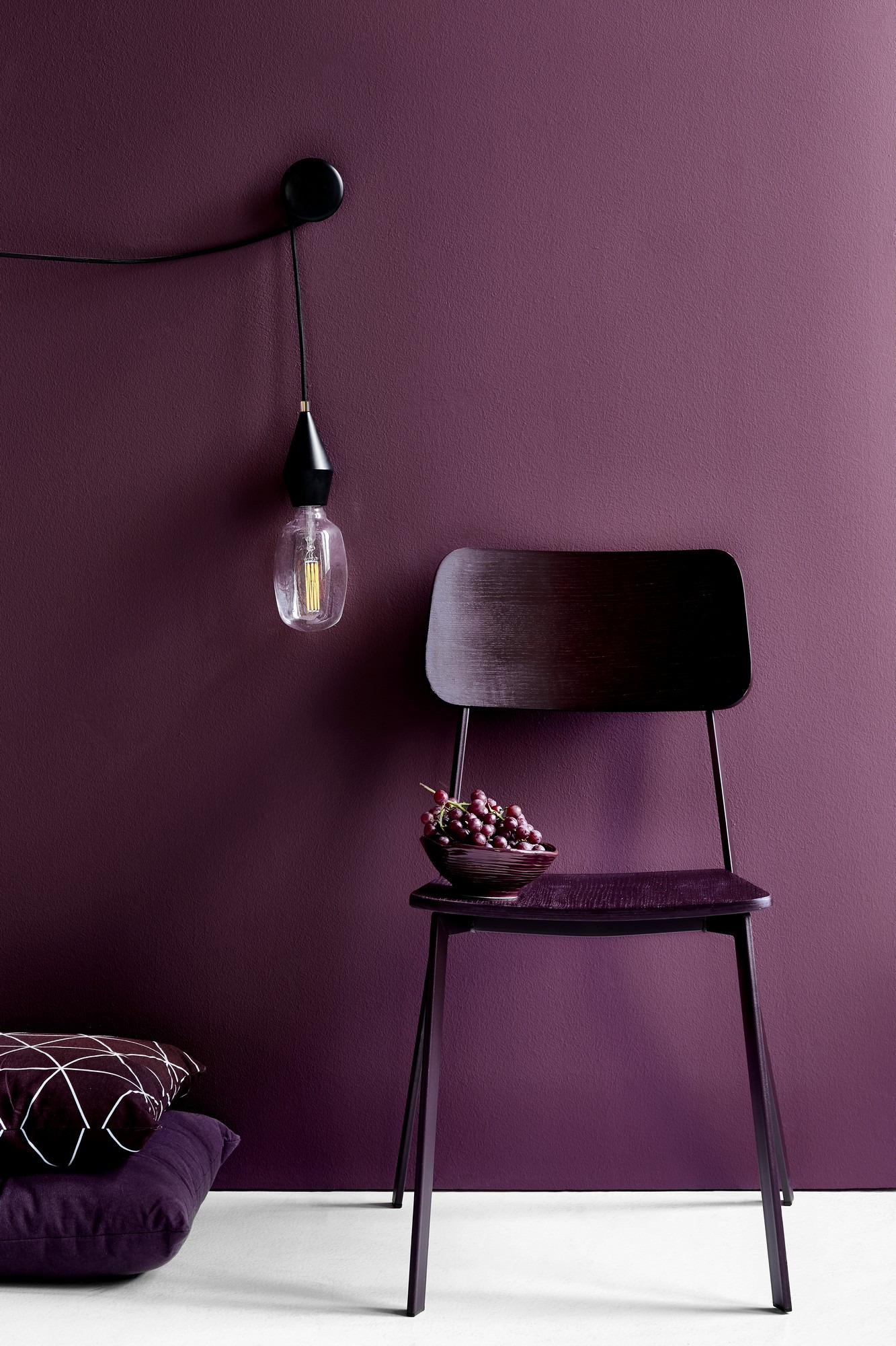 Suspension Aud base en métal noir avec diffuseur simple et câble torsadé au design industriel par Nordlux