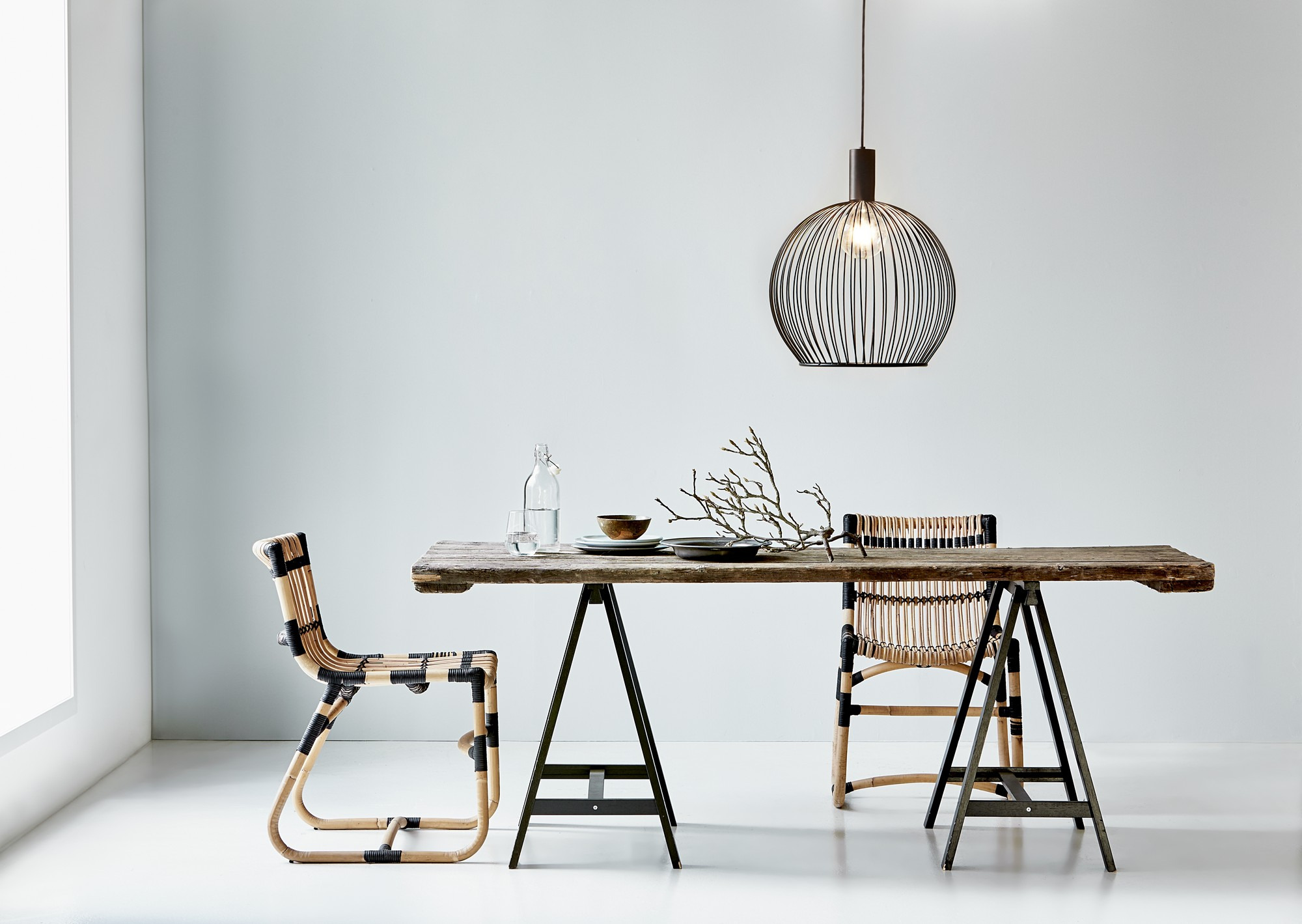 Suspension Aver en métal avec abat-jour en fils métalliques au design contemporain par Design For the People Suspension Aver en métal avec abat-jour en fils métalliques au design contemporain par Design For the People