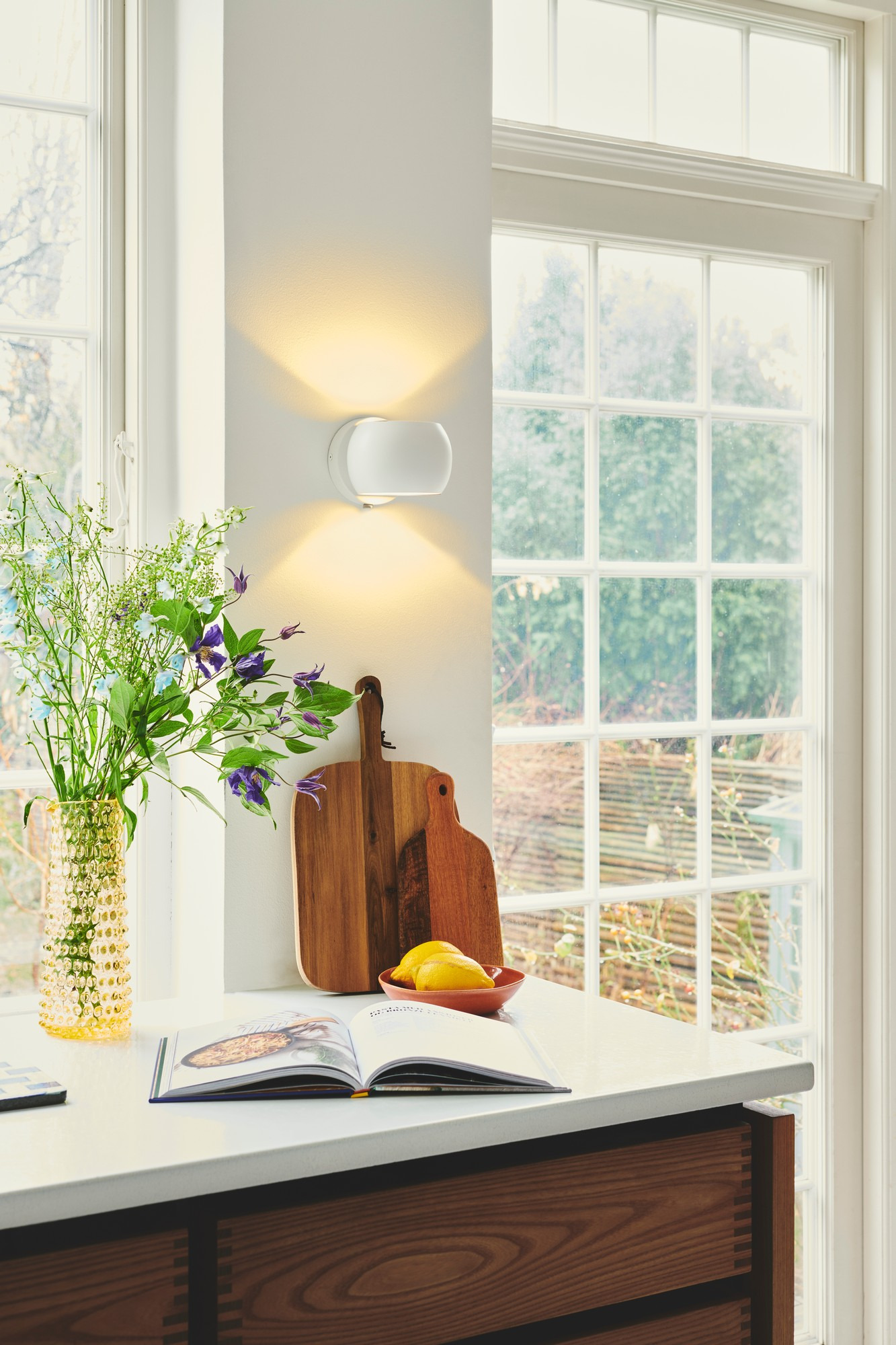 Applique murale Beril base en métal avec abat-jour orientable au design contemporain par Nordlux Applique murale Beril base en métal avec abat-jour orientable au design contemporain par Nordlux