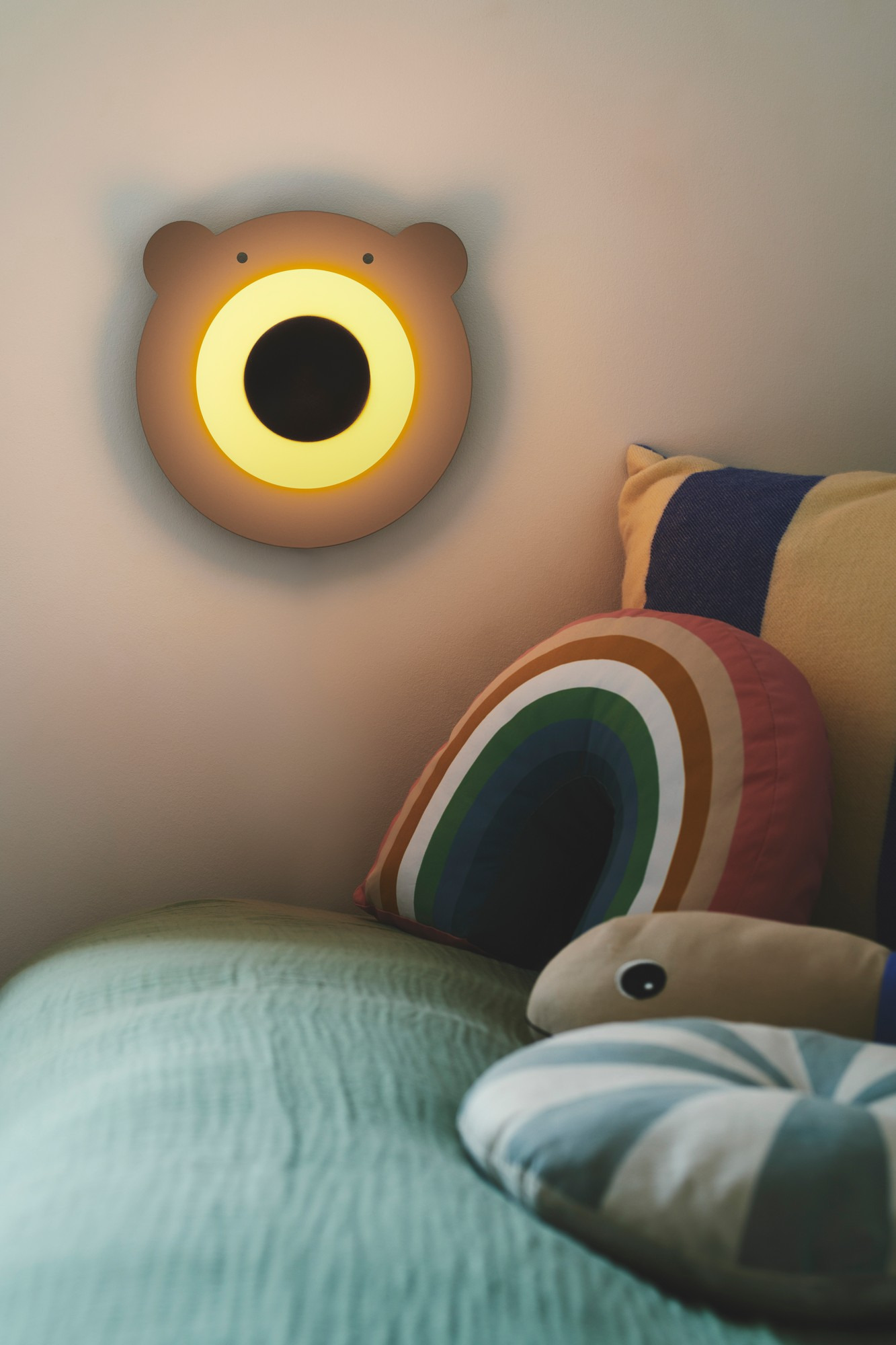 Applique murale Bruna Bear cadre en métal avec abat-jour en verre blanc opale au design contemporain par Nordlux Applique murale Bruna Bear cadre en métal avec abat-jour en verre blanc opale au design contemporain par Nordlux
