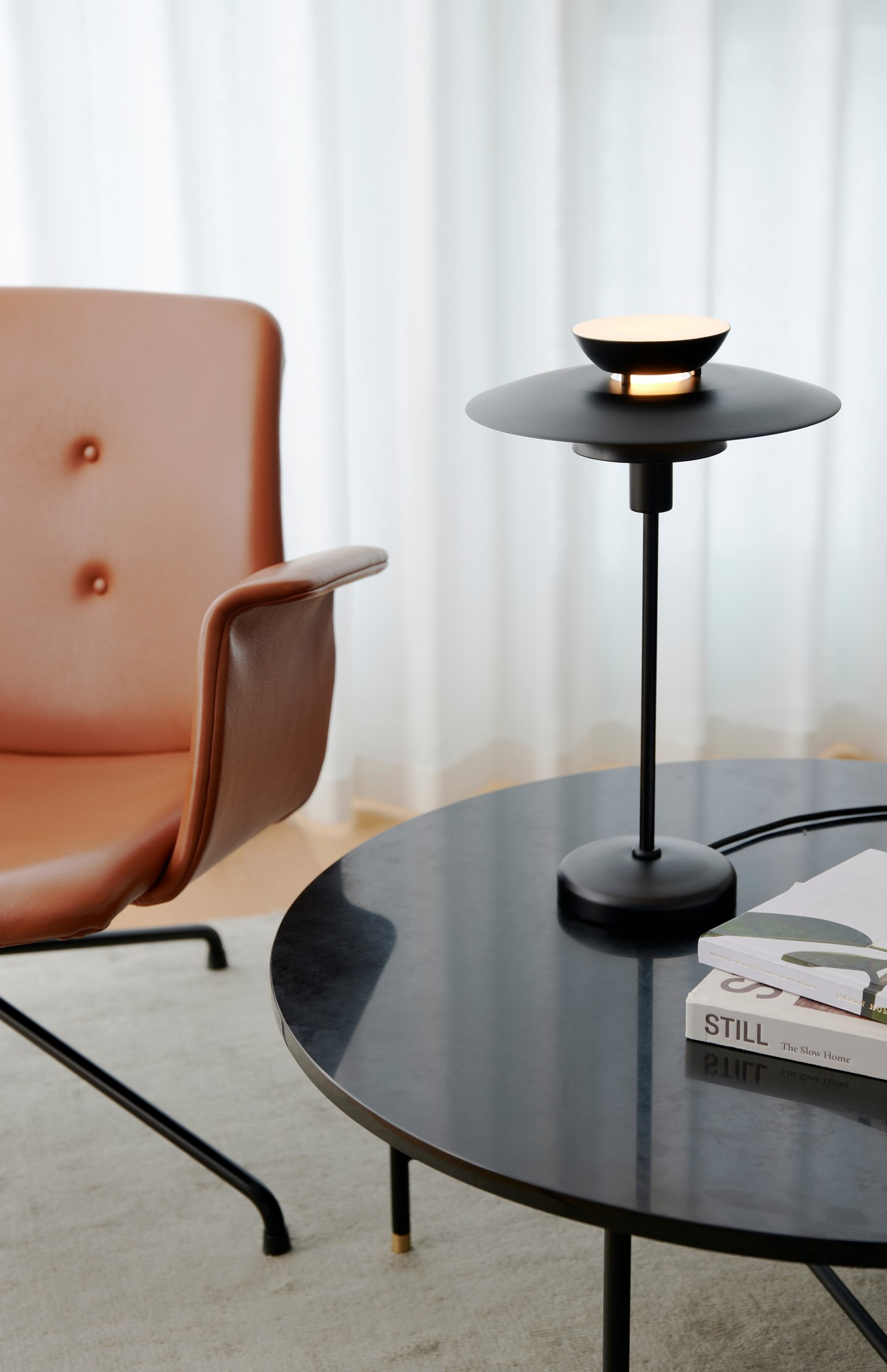 Lampe à poser Carmen base en métal avec abat-jour multicouches au design contemporain par Nordlux Lampe à poser Carmen base en métal avec abat-jour multicouches au design contemporain par Nordlux