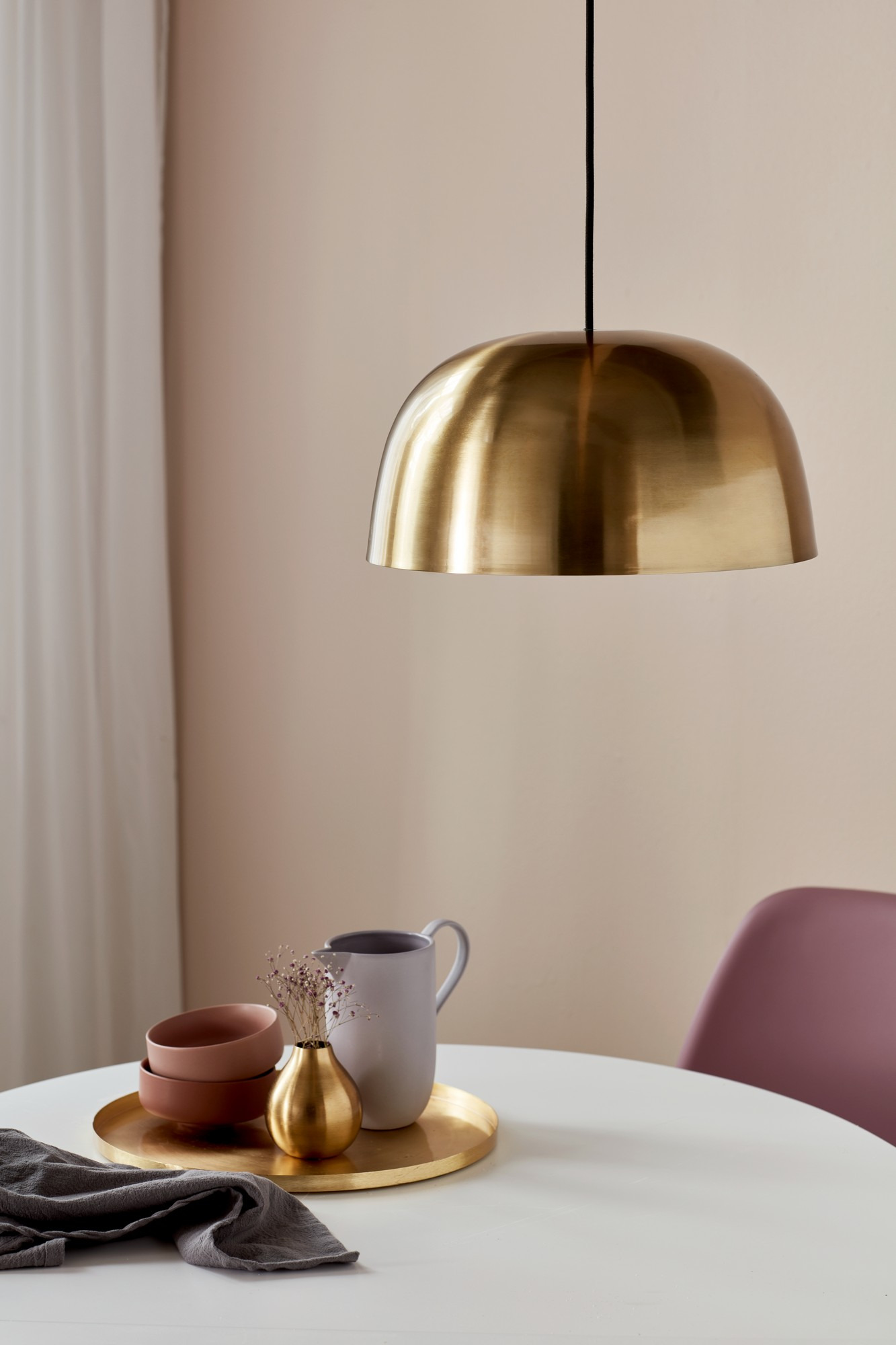Suspension Cera cadre en laiton avec abat-jour arrondie au design contemporainl par Nordlux Suspension Cera cadre en laiton avec abat-jour arrondie au design contemporainl par Nordlux
