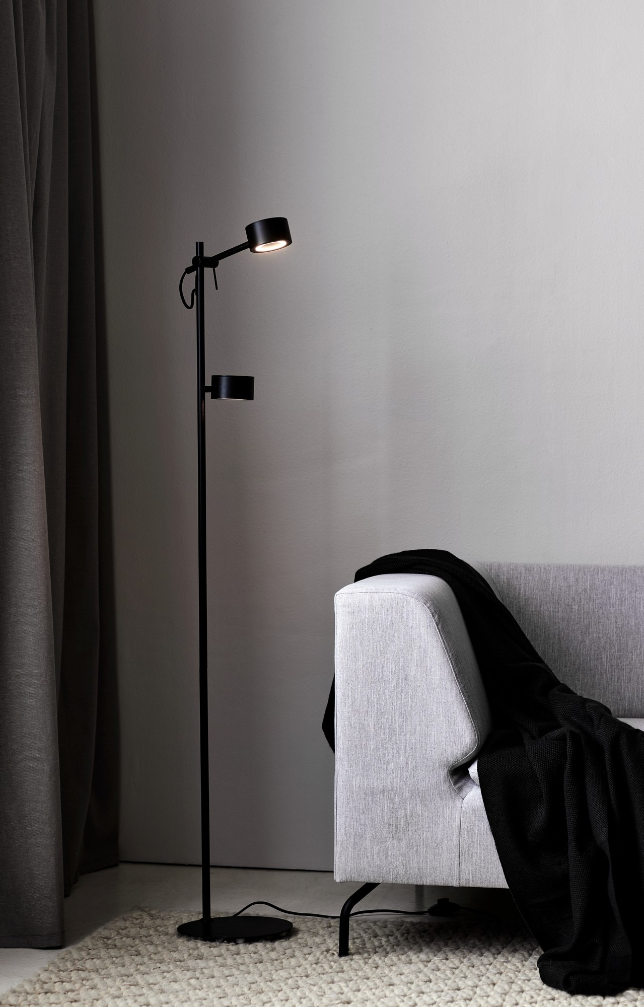 Lampadaire Clyde base en métal avec 2 abat-jour ean rotule réglable au design contemporain par Nordlux Lampadaire Clyde base en métal avec 2 abat-jour ean rotule réglable au design contemporain par Nordlux