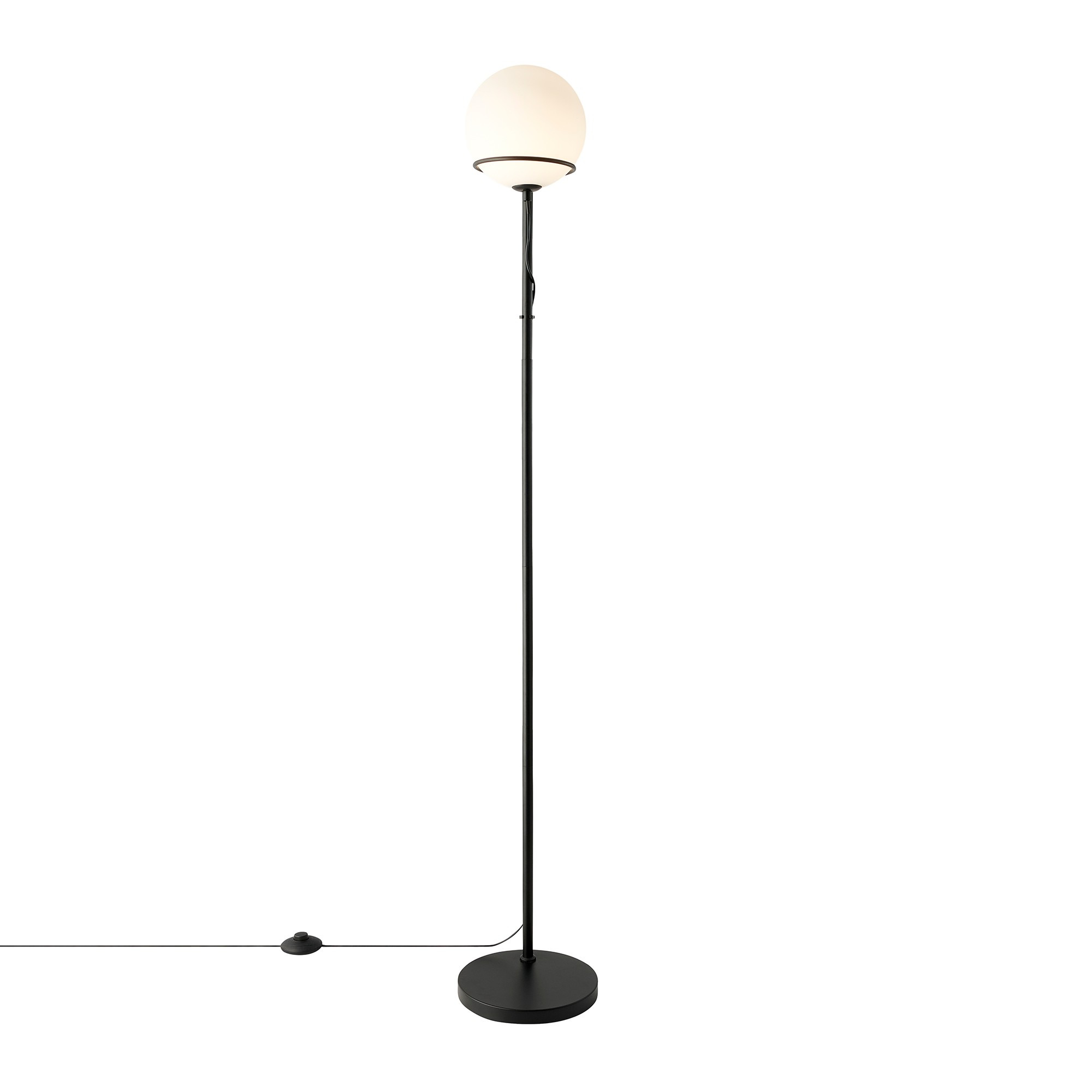 Lampadaire Wilson base en métal noir avec abat-jour rond en verre réglable au design contemporain par Nordlux Lampadaire Wilson base en métal noir avec abat-jour rond en verre réglable au design contemporain par Nordlux