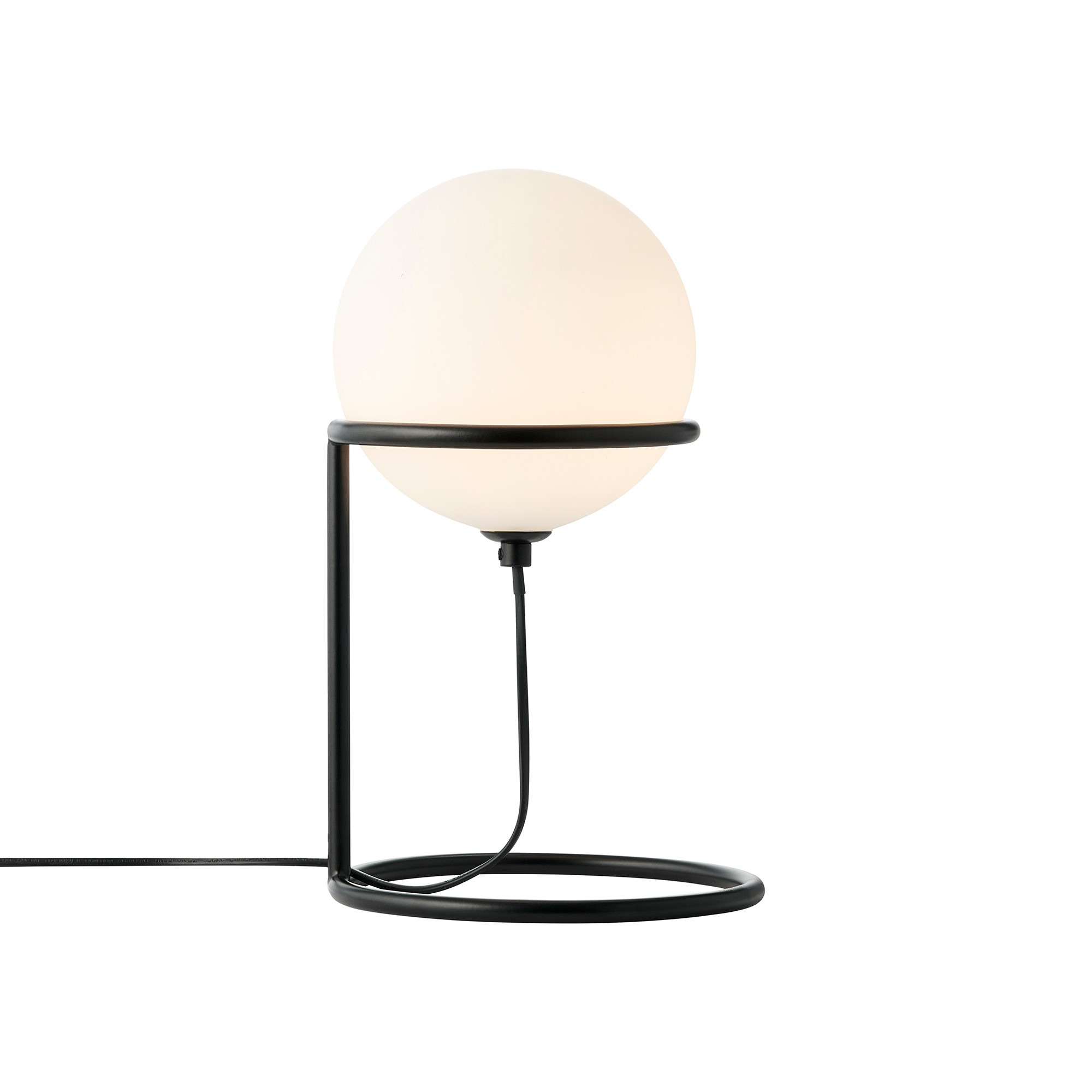 Lampe à poser Wilson base en métal noir avec abat-jour rond en verre réglable au design contemporain par Nordlux Lampe à poser Wilson base en métal noir avec abat-jour rond en verre réglable au design contemporain par Nordlux