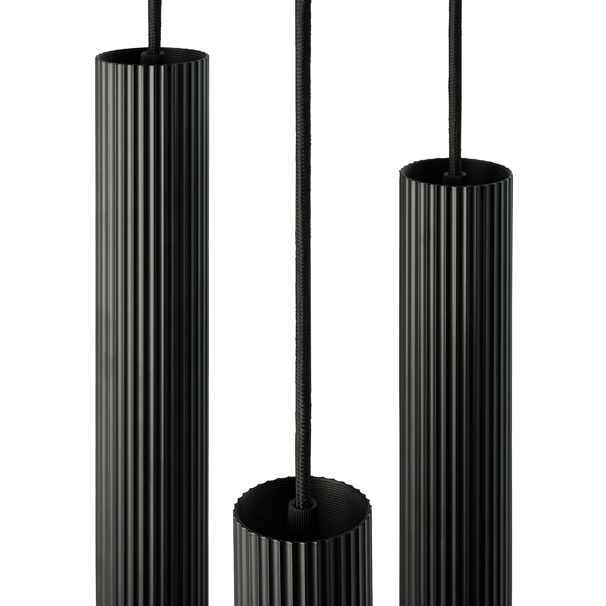 Suspension Vico base en métal rond avec 3 abat-jour en tube épuré au design scandinave par Nordlux Suspension Vico base en métal rond avec 3 abat-jour en tube épuré au design scandinave par Nordlux