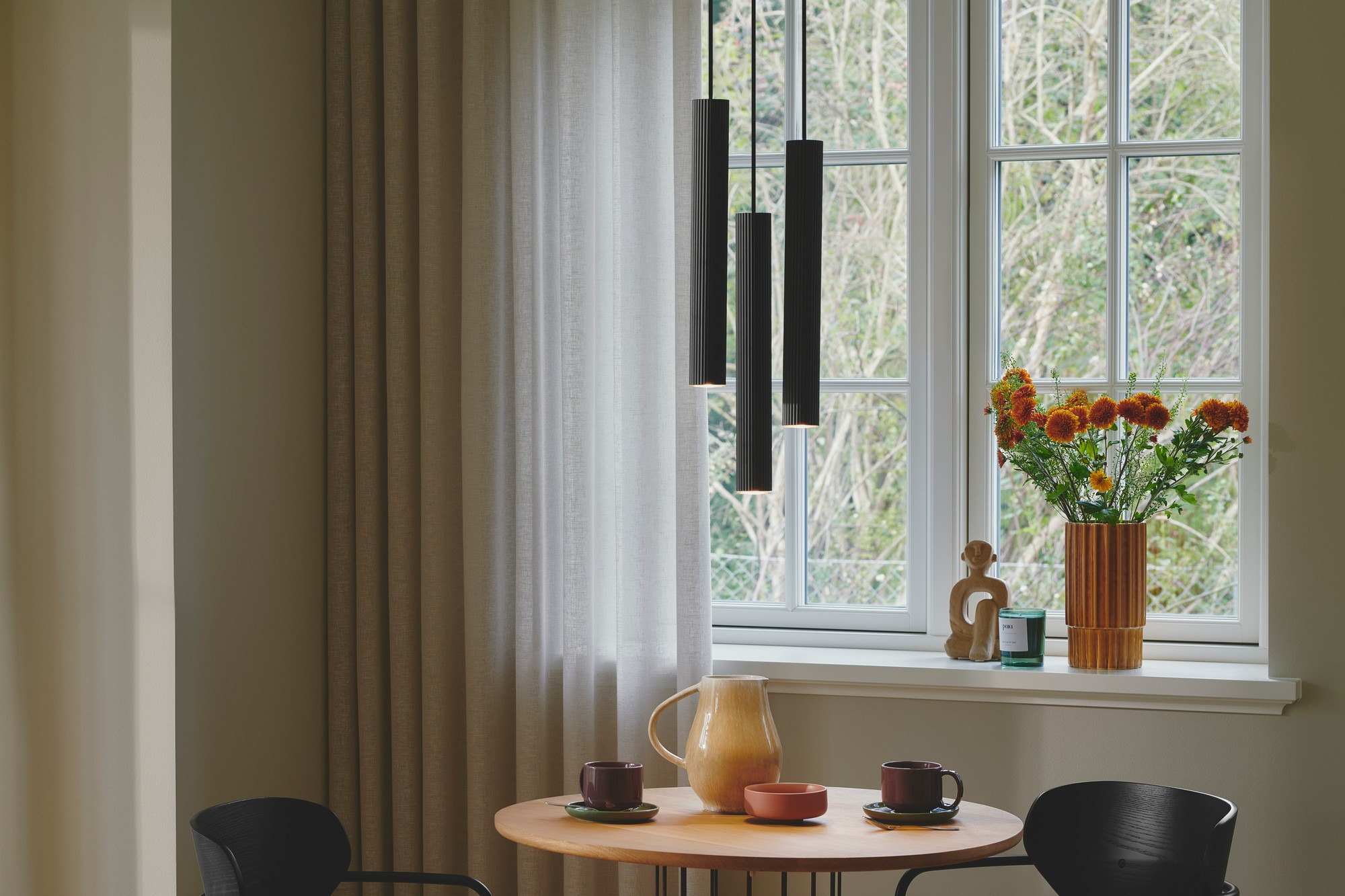 Suspension Vico base en métal rond avec 3 abat-jour en tube épuré au design scandinave par Nordlux Suspension Vico base en métal rond avec 3 abat-jour en tube épuré au design scandinave par Nordlux