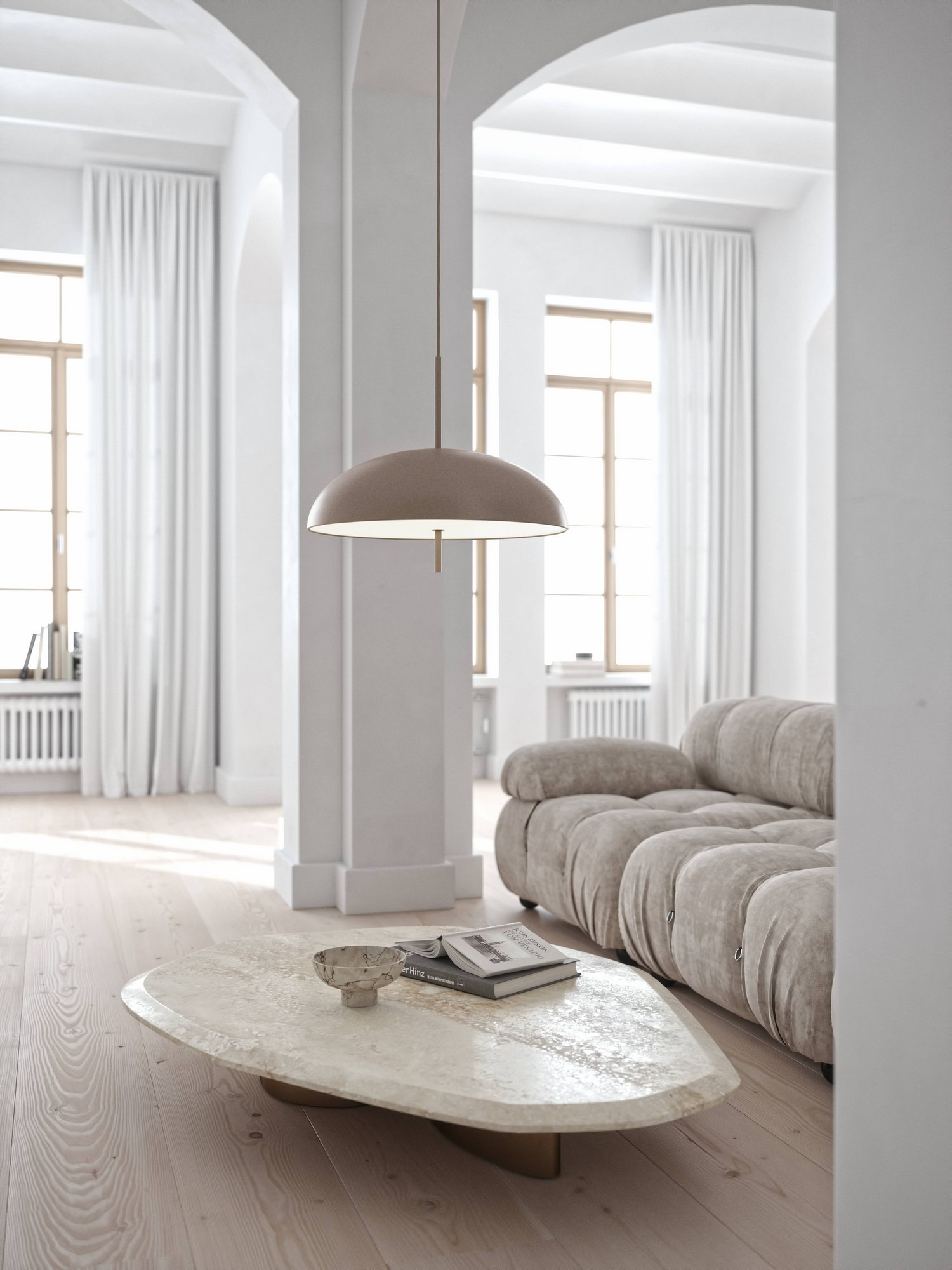 Suspension Versale cadre en métal avec abat-jour demi rond au design scandinave par Design For the People