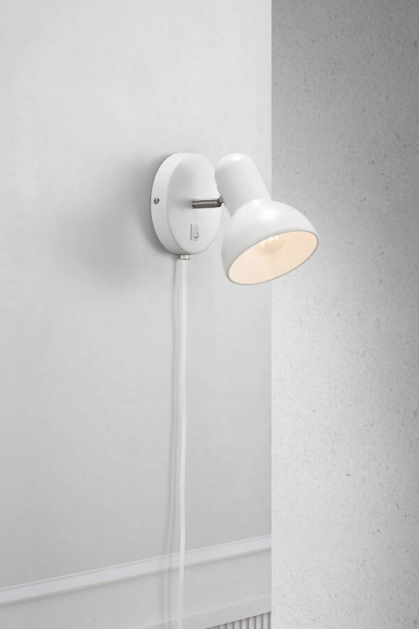 Applique murale Texas cadre en métal avec abat-jour orientable au design contemporain par Nordlux