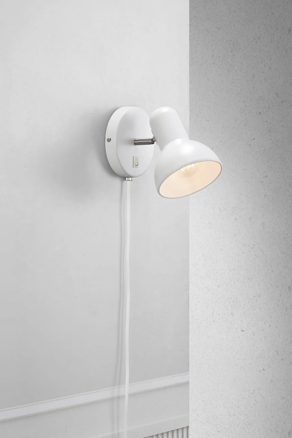 Applique murale Texas cadre en métal avec abat-jour orientable au design contemporain par Nordlux