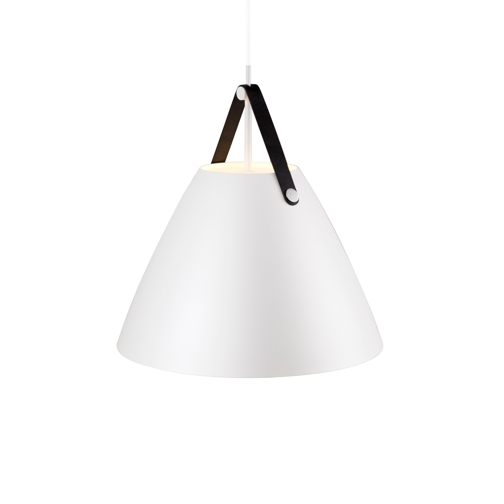 Suspension Strap base en métal avec lanière sur l'abat-jour au design industriel par Design for The People Suspension Strap base en métal avec lanière sur l'abat-jour au design industriel par Design for The People