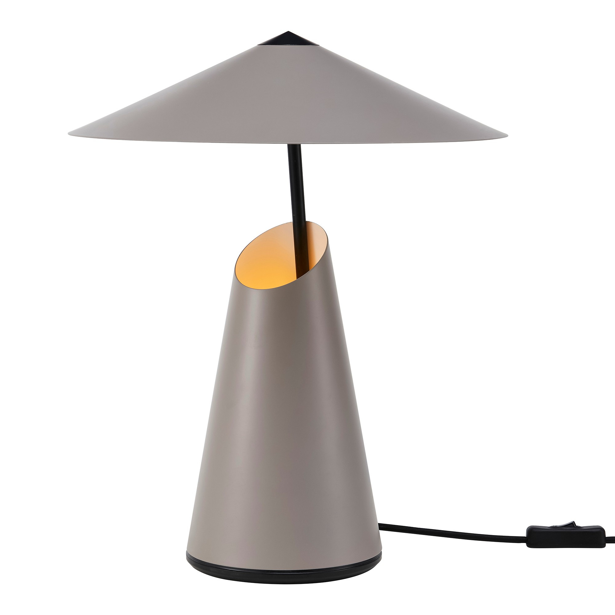 Lampe à poser Taido base conique avec abat-jour triangulaire au design contemporain par Design for the people Lampe à poser Taido base conique avec abat-jour triangulaire au design contemporain par Design for the people