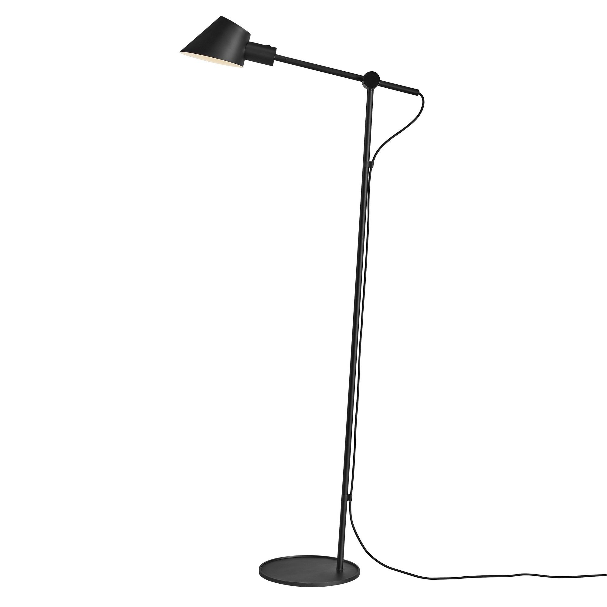 Lampadaire Stay cadre en aluminium avec abat-jour angulaire au design contemporain par Nordlux Lampadaire Stay cadre en aluminium avec abat-jour angulaire au design contemporain par Nordlux