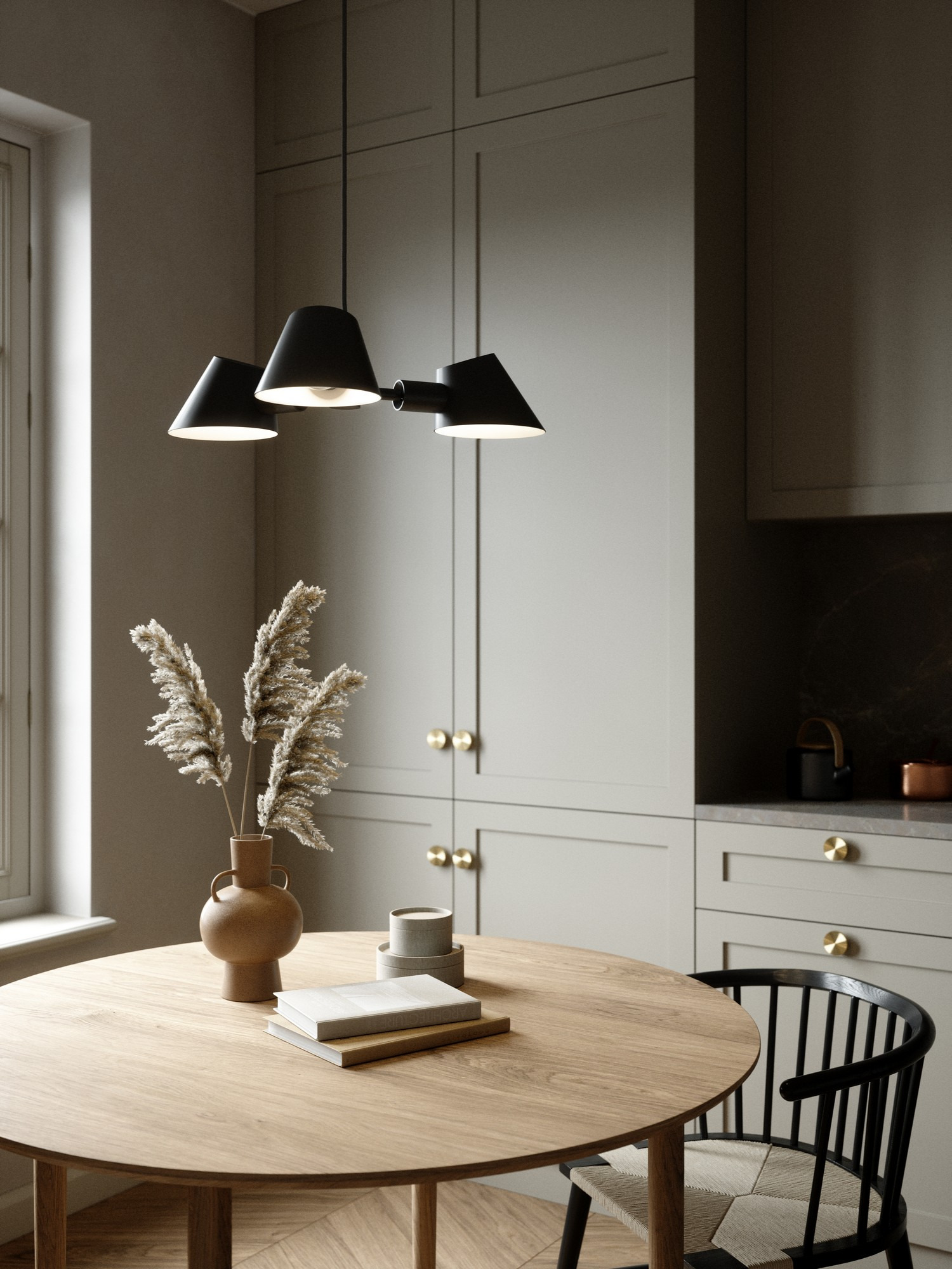 Suspension Stay cadre en aluminium avec 3 abat-jour en coupe oblique au design contemporain par Design for The People Suspension Stay cadre en aluminium avec 3 abat-jour en coupe oblique au design contemporain par Design for The People