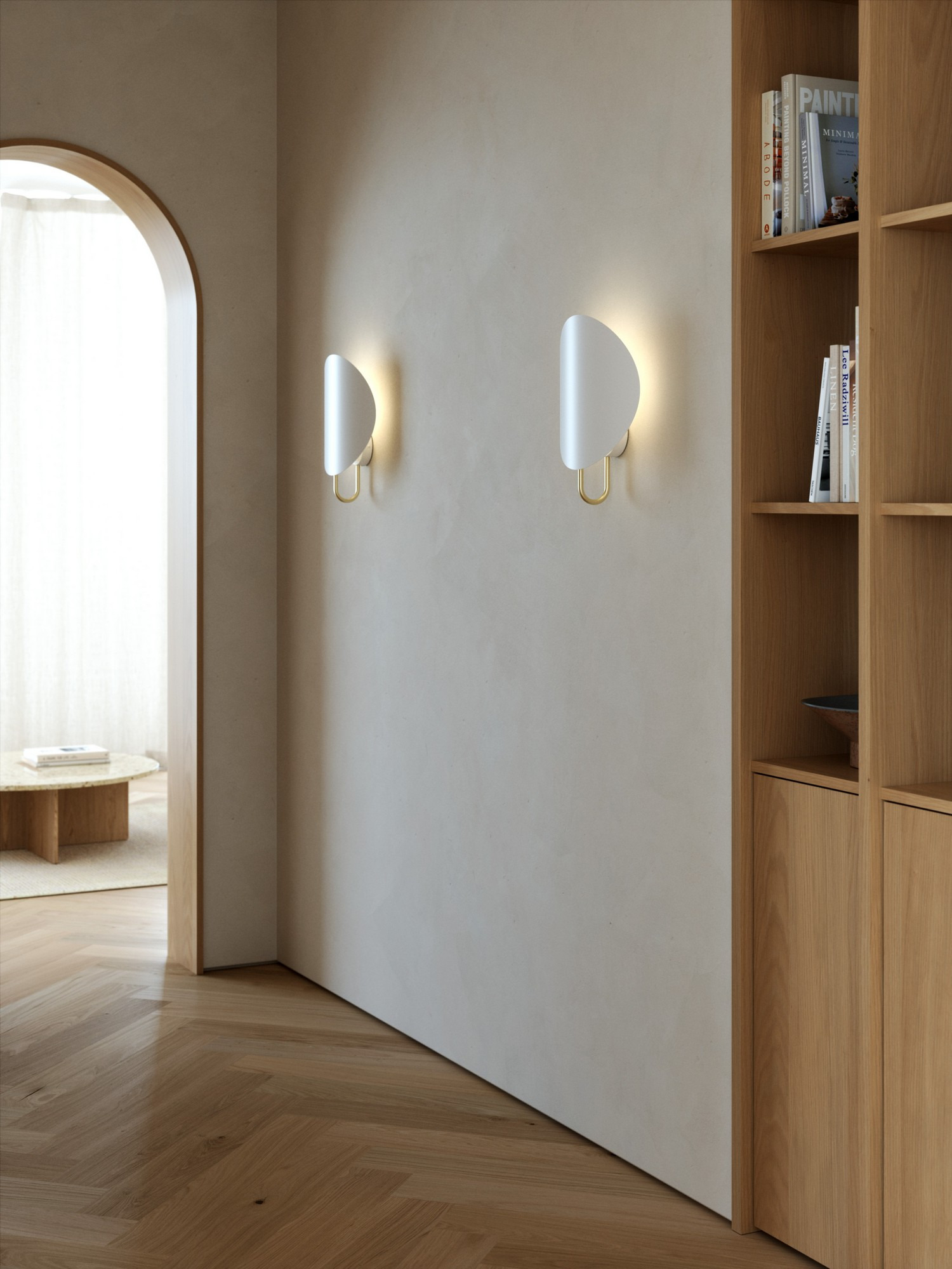 Applique murale Spargo base en métal et détail en laiton avec abat-jour incurvé au design contemporain par Design for The People Applique murale Spargo base en métal et détail en laiton avec abat-jour incurvé au design contemporain par Design for The People