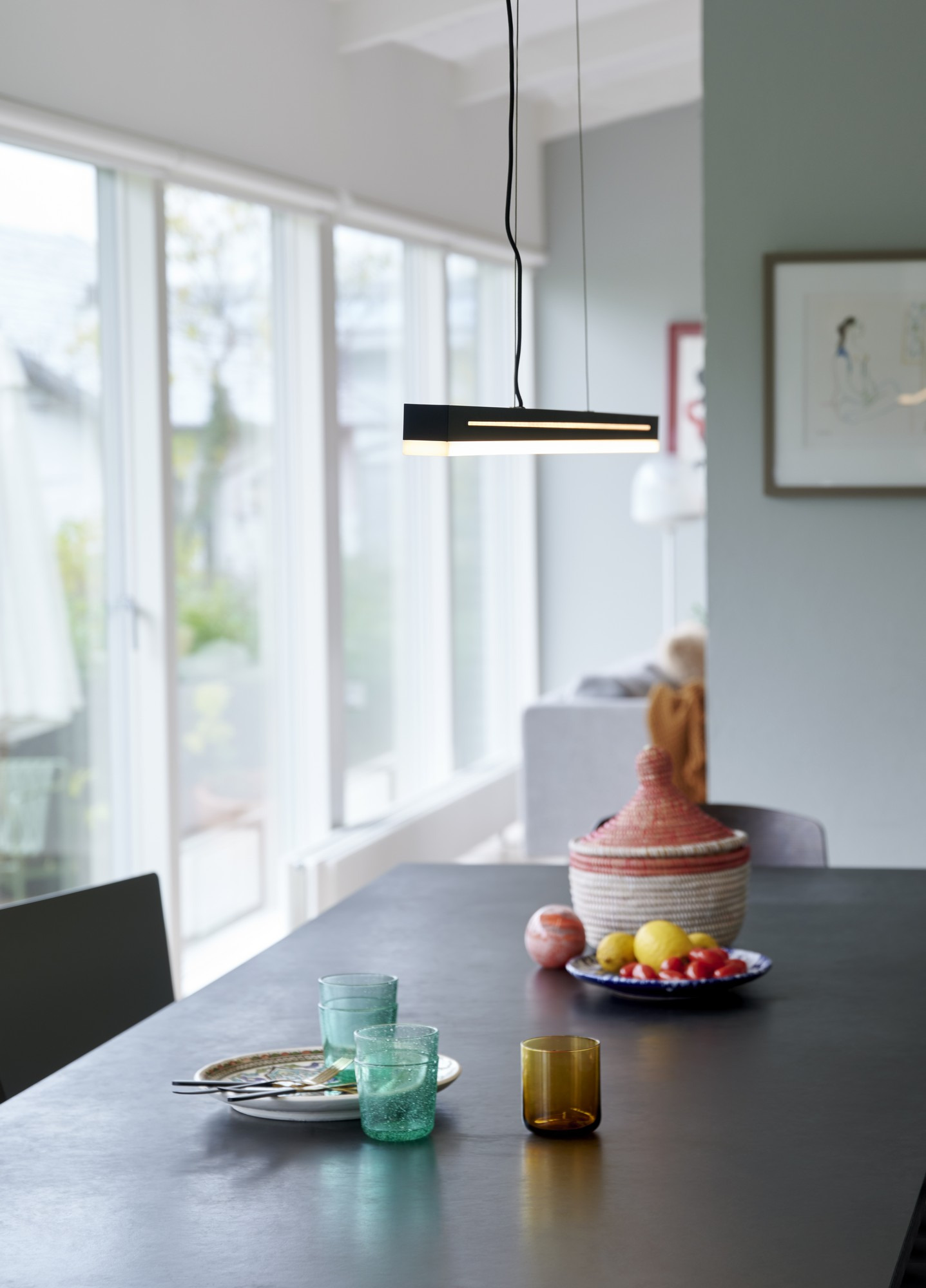 Suspension Skylar cadre en métal linéaire avec diffuseur en Moodmaker au design industriel par Nordlux Suspension Skylar cadre en métal linéaire avec diffuseur en Moodmaker au design industriel par Nordlux