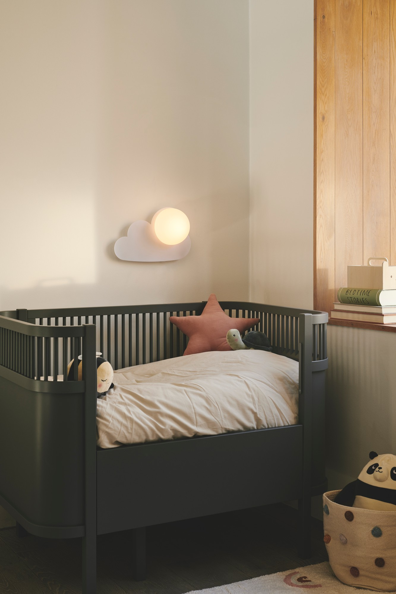 Applique murale Skyku cadre Plastique en forme de nuage avec abat-jour en verre opale au design contemporain par Nordlux Applique murale Skyku cadre Plastique en forme de nuage avec abat-jour en verre opale au design contemporain par Nordlux
