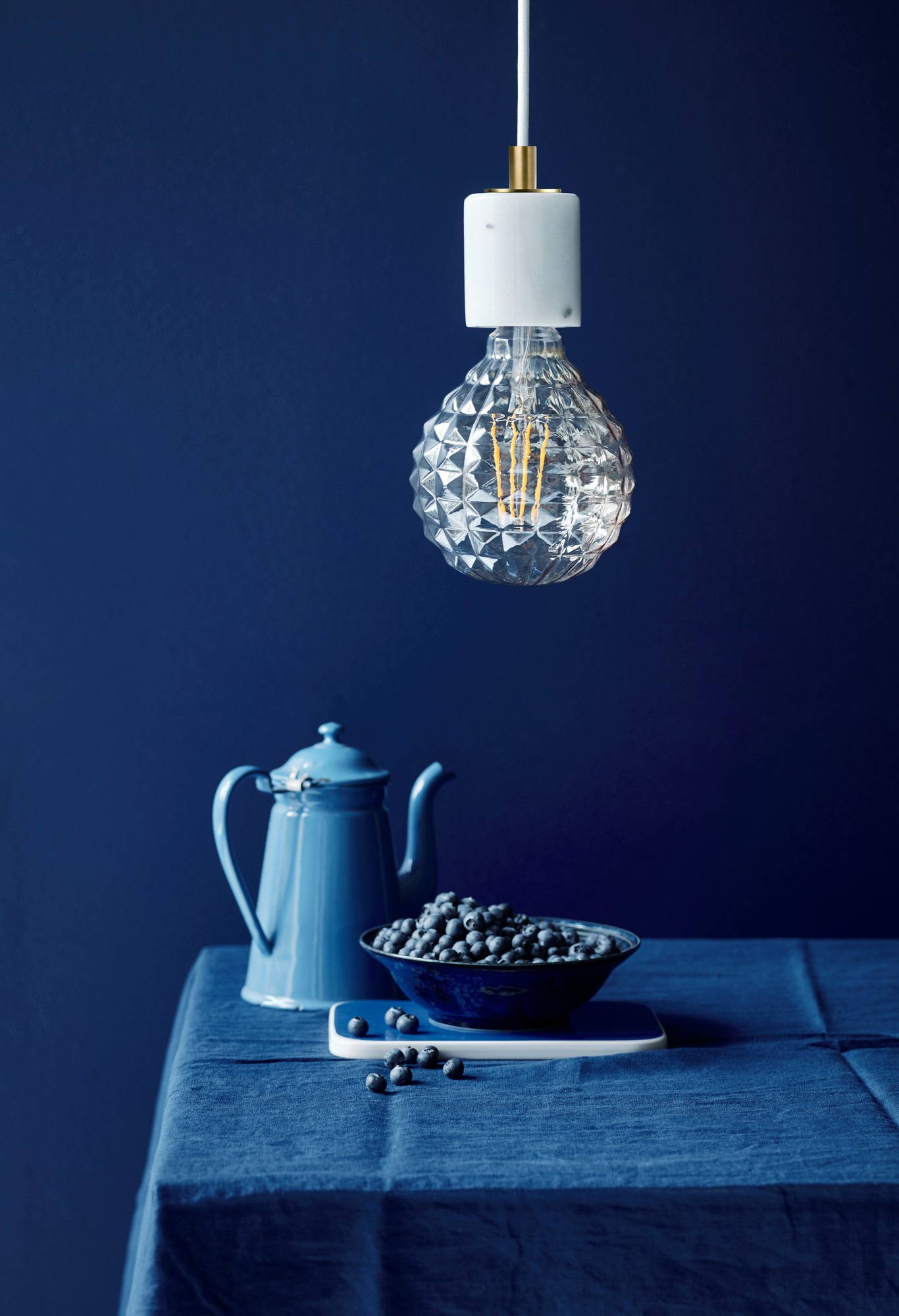 Suspension Siv cadre en marbre avec ampoule décorative au design scandinave par Nordlux Suspension Siv cadre en marbre avec ampoule décorative au design scandinave par Nordlux