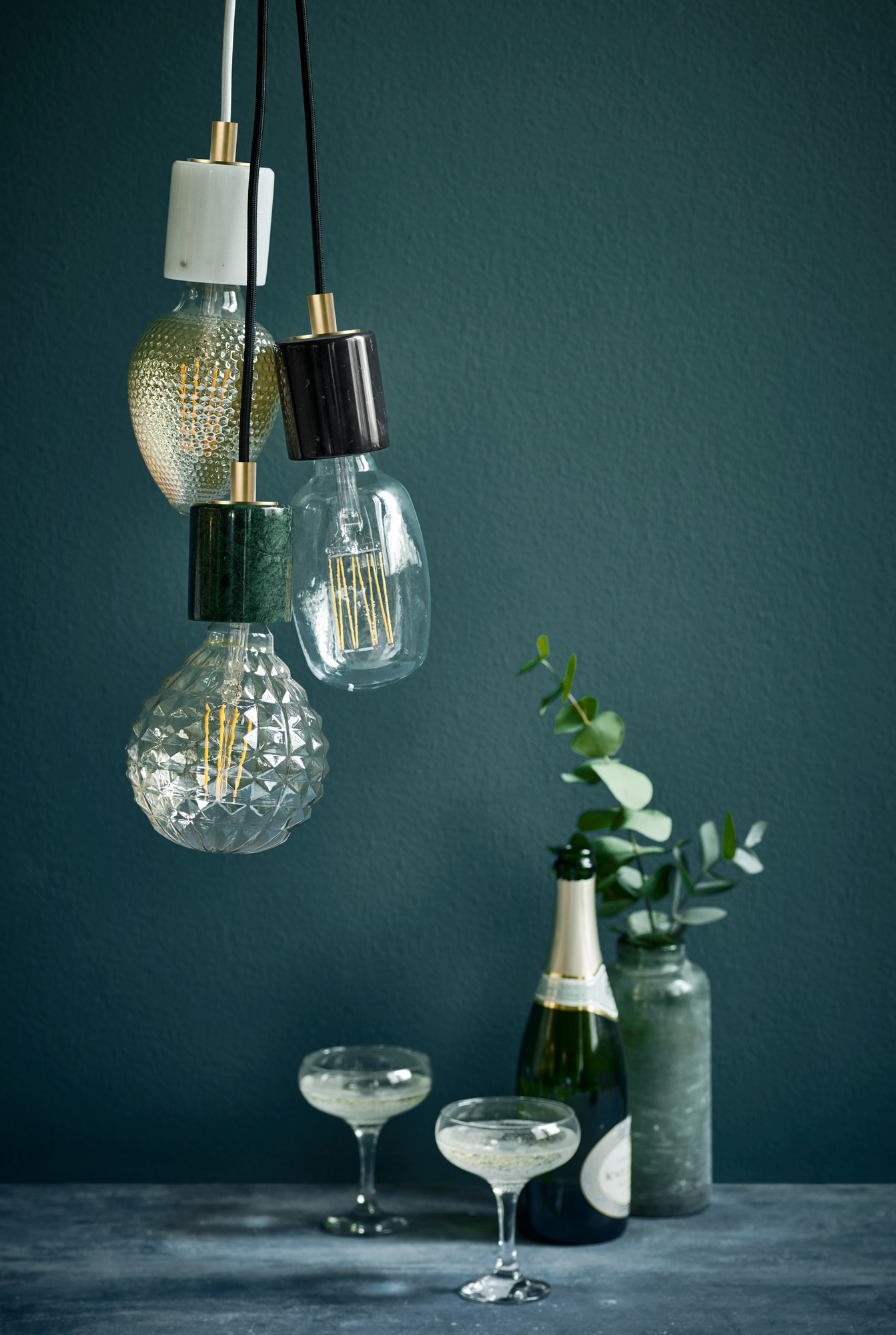 Suspension Siv cadre en marbre avec ampoule décorative au design scandinave par Nordlux Suspension Siv cadre en marbre avec ampoule décorative au design scandinave par Nordlux