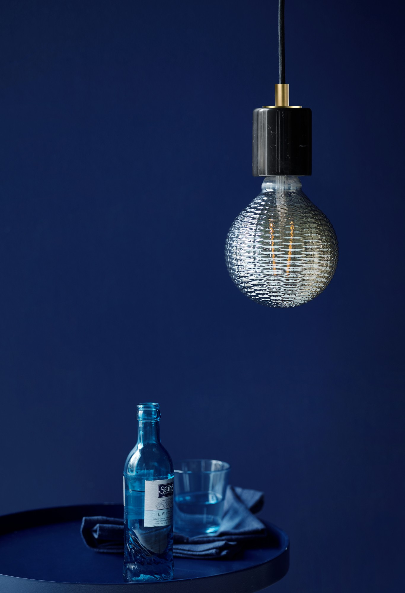 Suspension Siv cadre en marbre avec ampoule décorative au design scandinave par Nordlux Suspension Siv cadre en marbre avec ampoule décorative au design scandinave par Nordlux