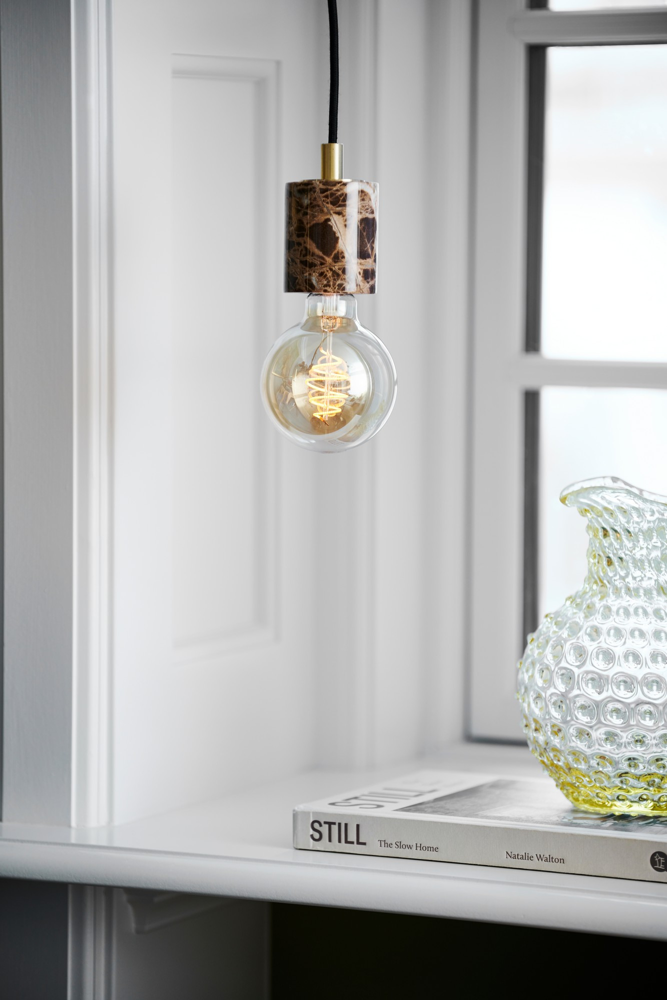 Suspension Siv cadre en marbre avec ampoule décorative au design scandinave par Nordlux Suspension Siv cadre en marbre avec ampoule décorative au design scandinave par Nordlux