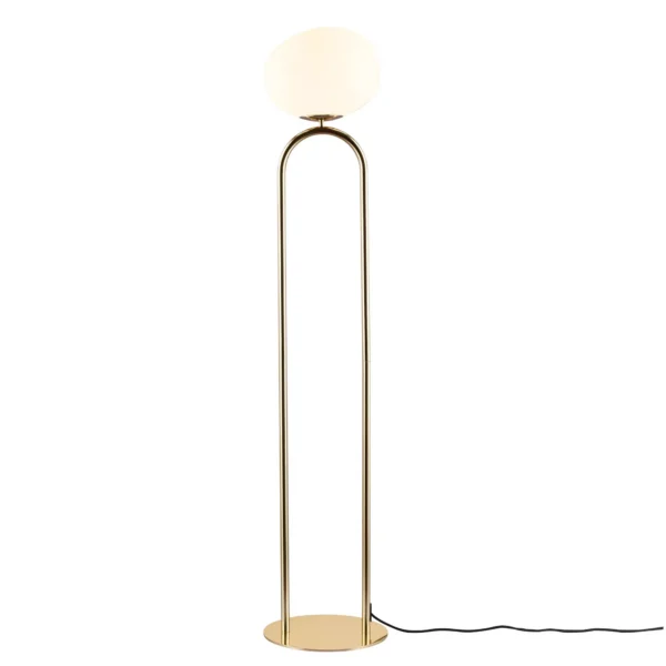 Lampadaire Shapes base en laiton avec abat-jour en verre asymétrique opale au design contemporain par Design for The People