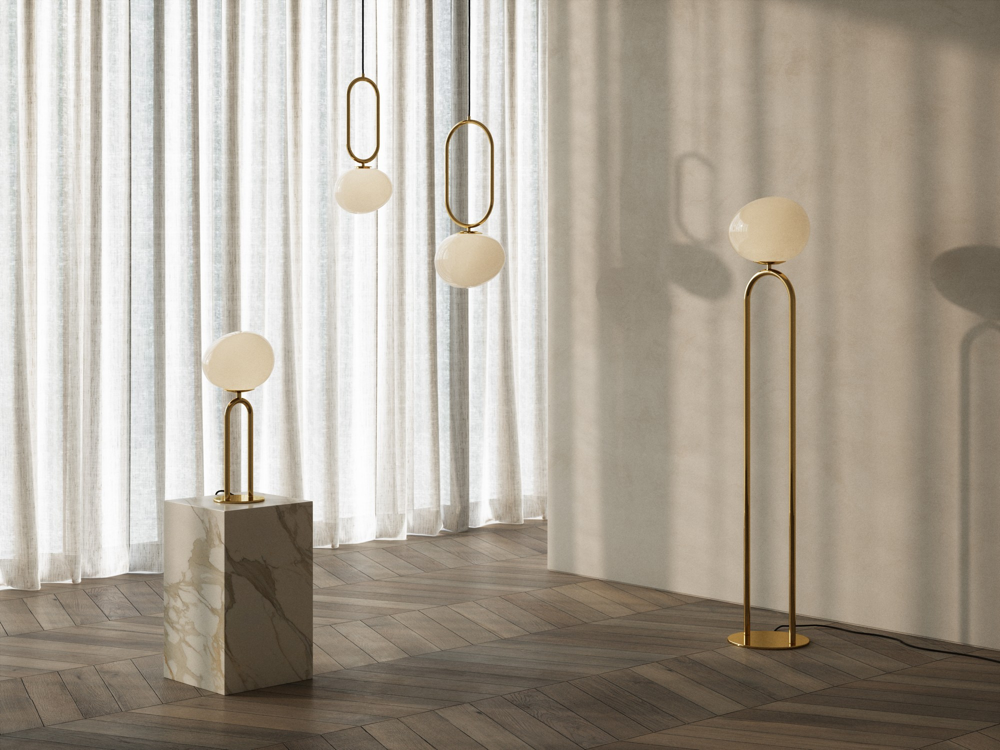 Lampadaire Shapes base en laiton avec abat-jour en verre asymétrique opale au design contemporain par Design for The People Lampadaire Shapes base en laiton avec abat-jour en verre asymétrique opale au design contemporain par Design for The People