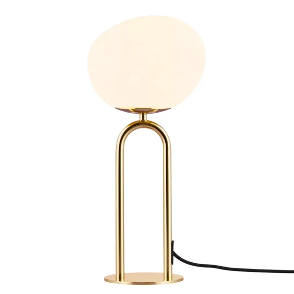 Lampe à poser Shapes base en laiton avec abat-jour en verre asymétrique opale au design contemporain par Design for The People