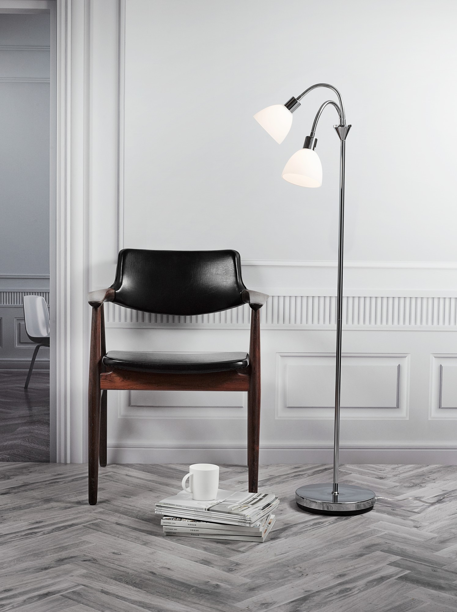 Lampadaire Ray cadre en métal avec abat-jour classique au design contemporain par Nordlux Lampadaire Ray cadre en métal avec abat-jour classique au design contemporain par Nordlux
