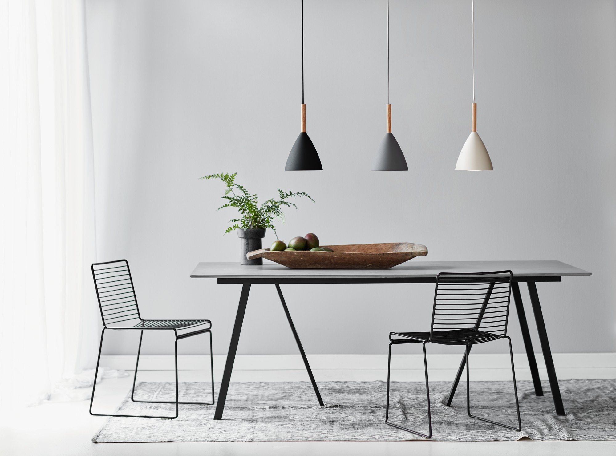 Suspension Pure base en métal avec bouton marche - arrêt sur l'abat-jour au design contemporain par Design for The People