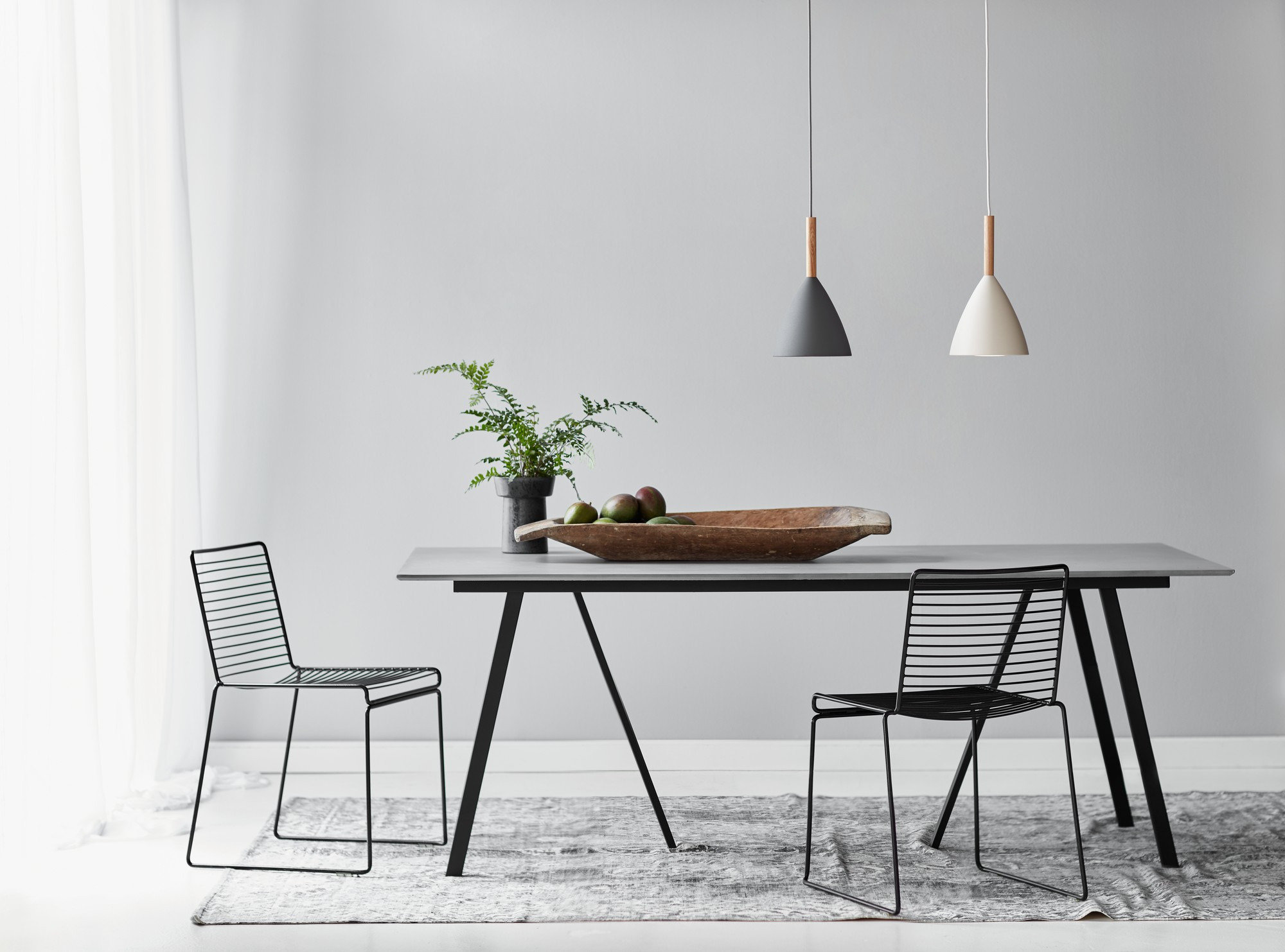 Suspension Pure base en métal avec bouton marche - arrêt sur l'abat-jour au design contemporain par Design for The People