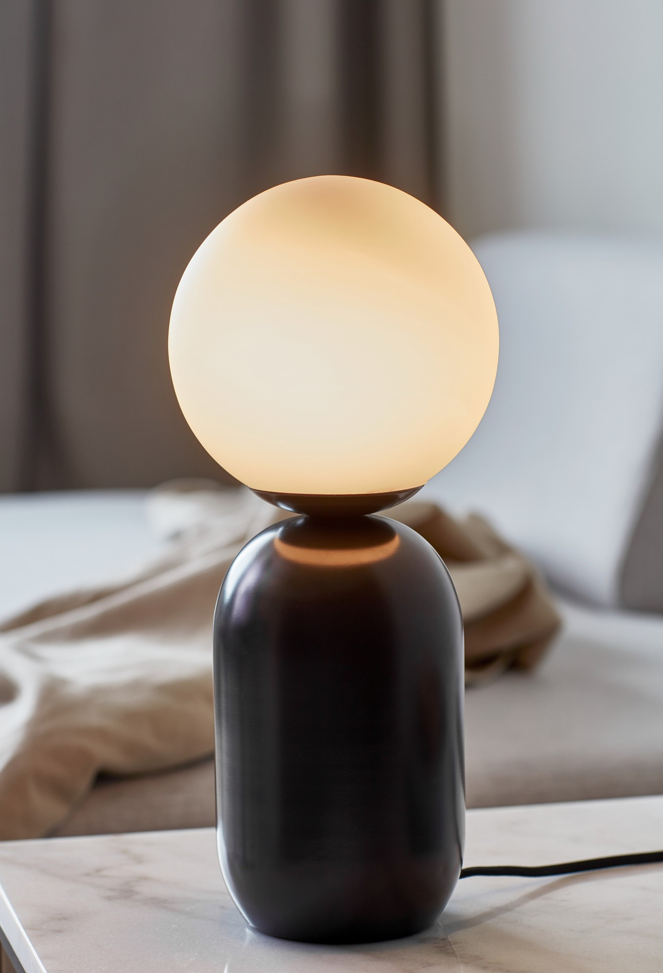 Lampe à poser Notti au design contemporain par Nordlux