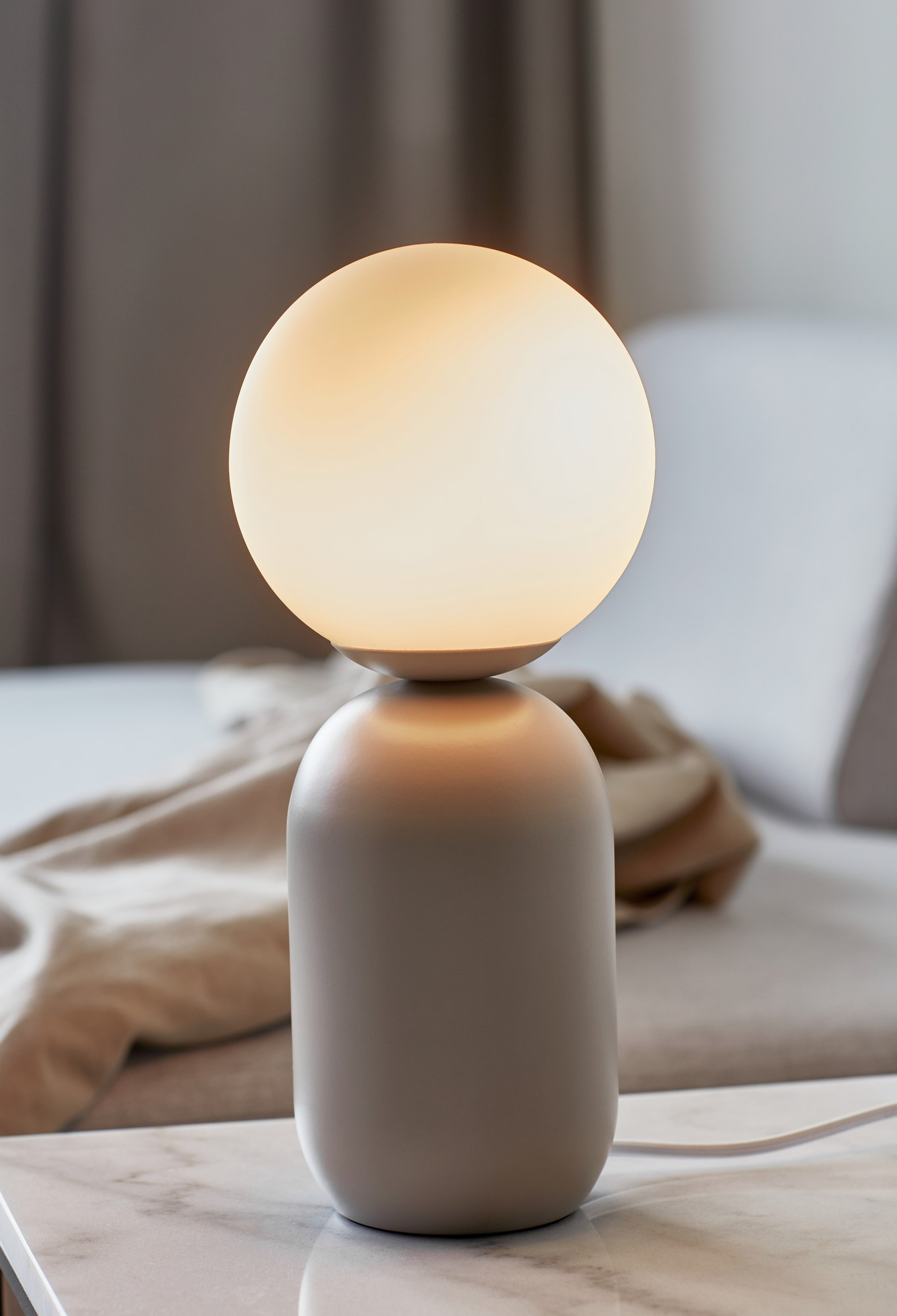Lampe à poser Notti au design contemporain par Nordlux