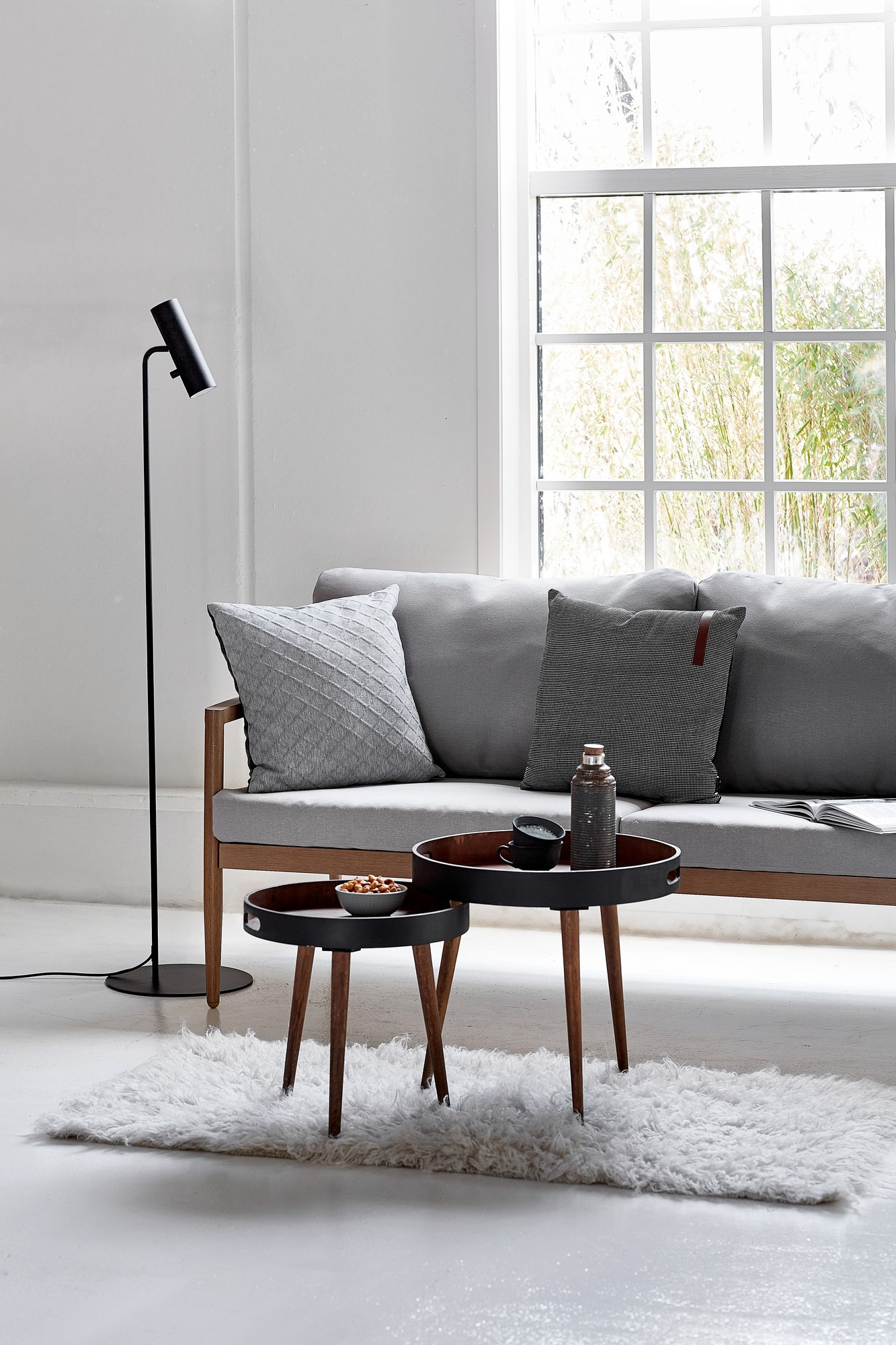 Lampadaire Mib 6 métal au design contemporain par Design for The People