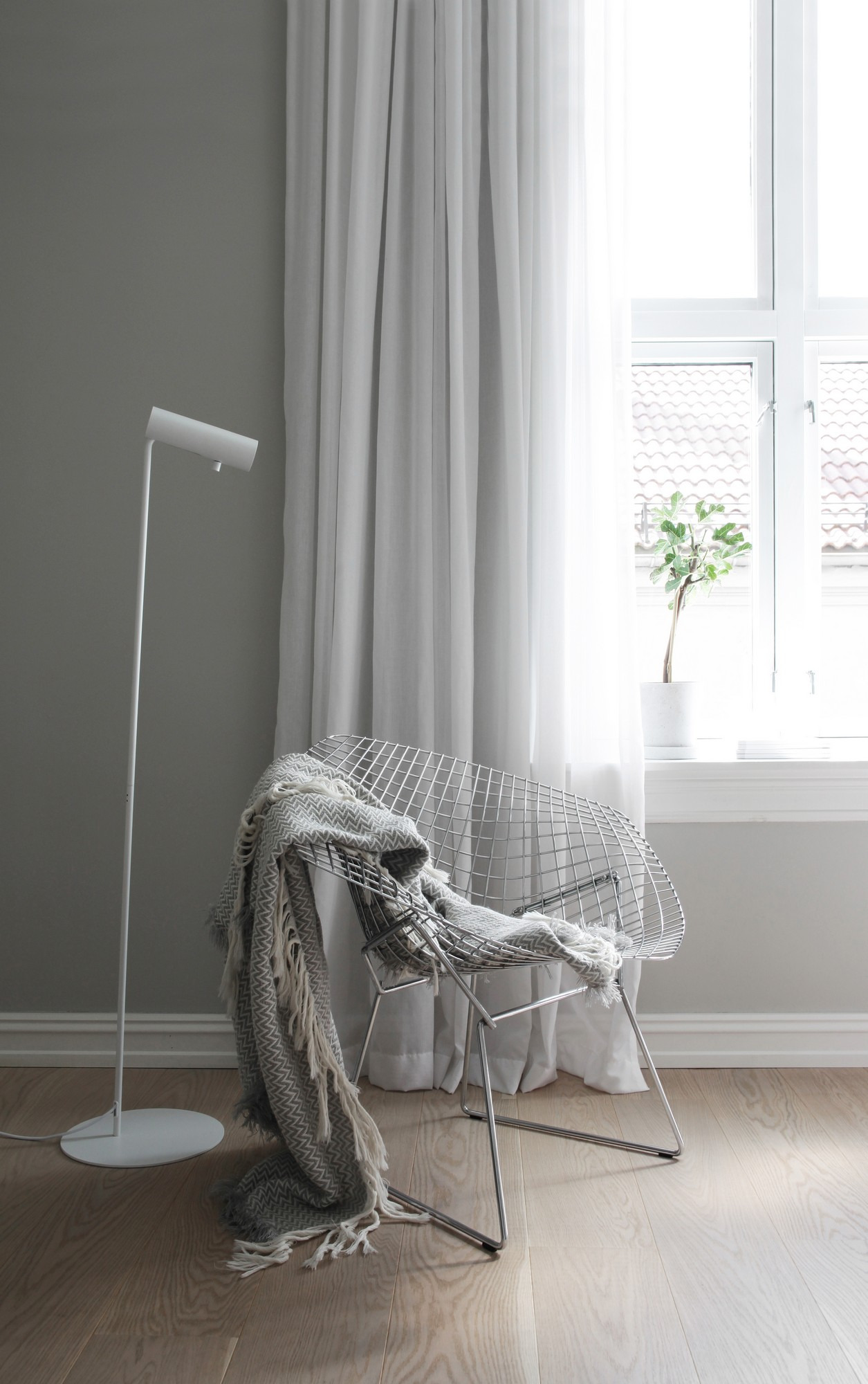 Lampadaire Mib 6 métal au design contemporain par Design for The People Lampadaire Mib 6 métal au design contemporain par Design for The People