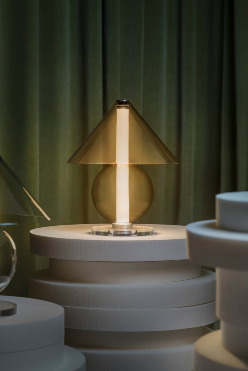 Lampe à poser Fragile par Jaume Ramírez x Marset Lampe à poser Fragile par Jaume Ramírez x Marset
