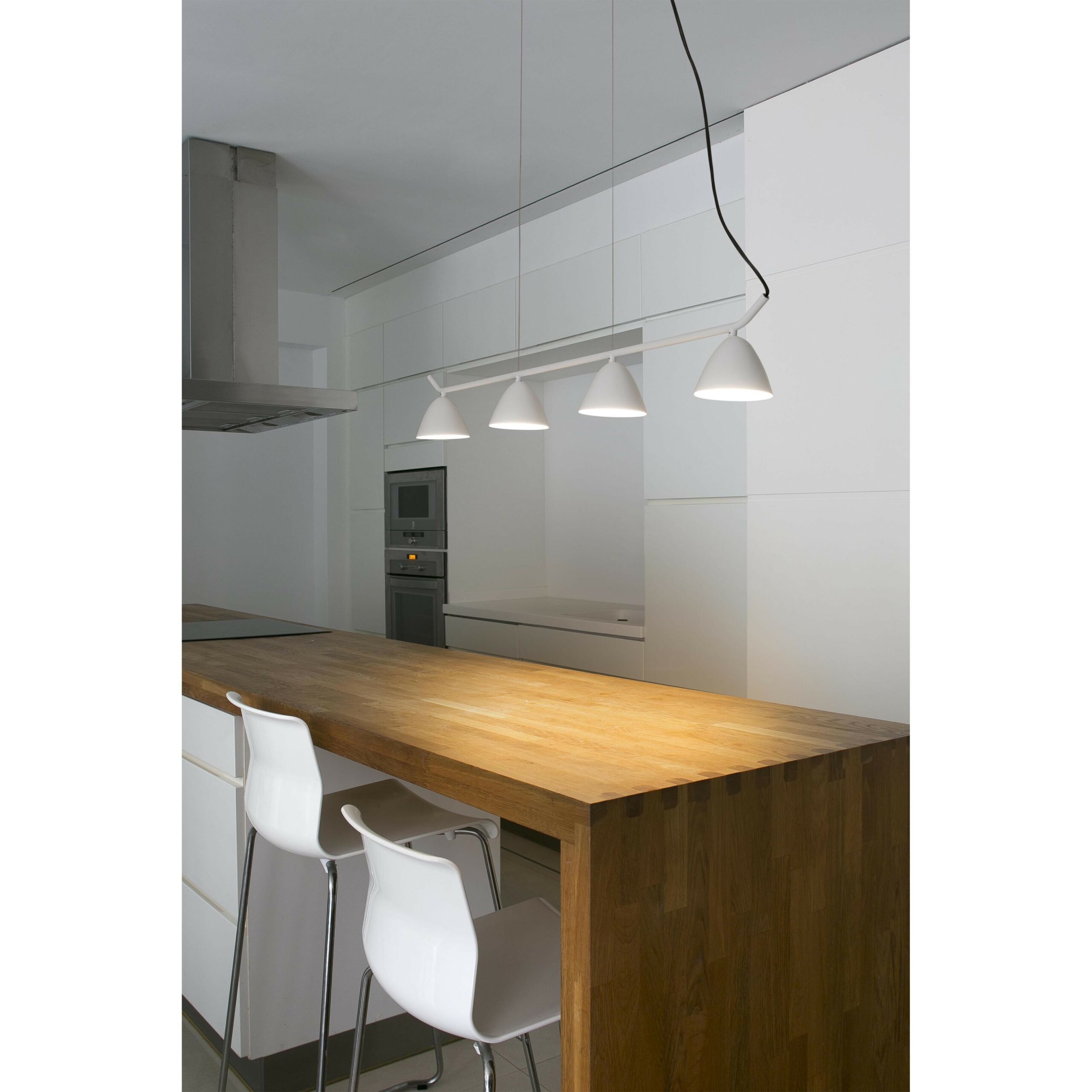 Suspension Multi Aim noir 4x LED 10W spot cinéma au design contemporain par Estudi Ribaudi