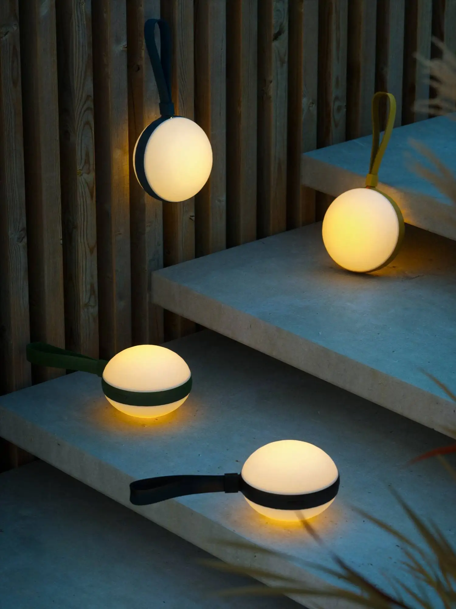 Lampe à poser d'extérieur Bring To go au design contemporain par Nordlux Lampe à poser d'extérieur Bring To go au design contemporain par Nordlux