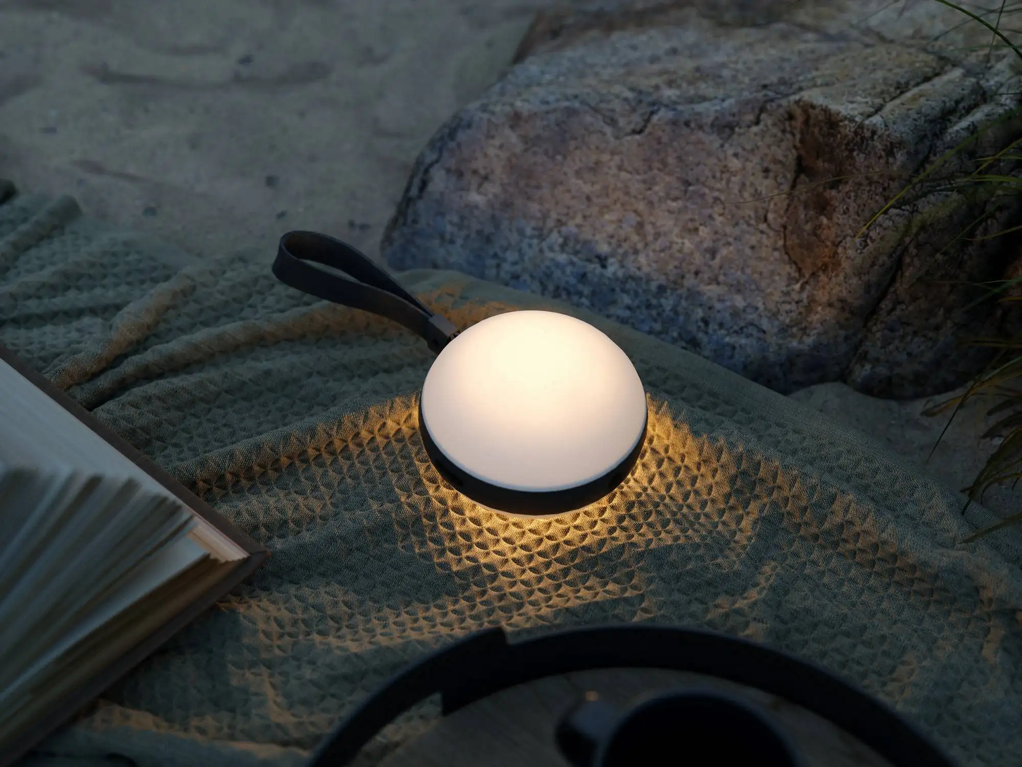 Lampe à poser d'extérieur Bring To go au design contemporain par Nordlux Lampe à poser d'extérieur Bring To go au design contemporain par Nordlux