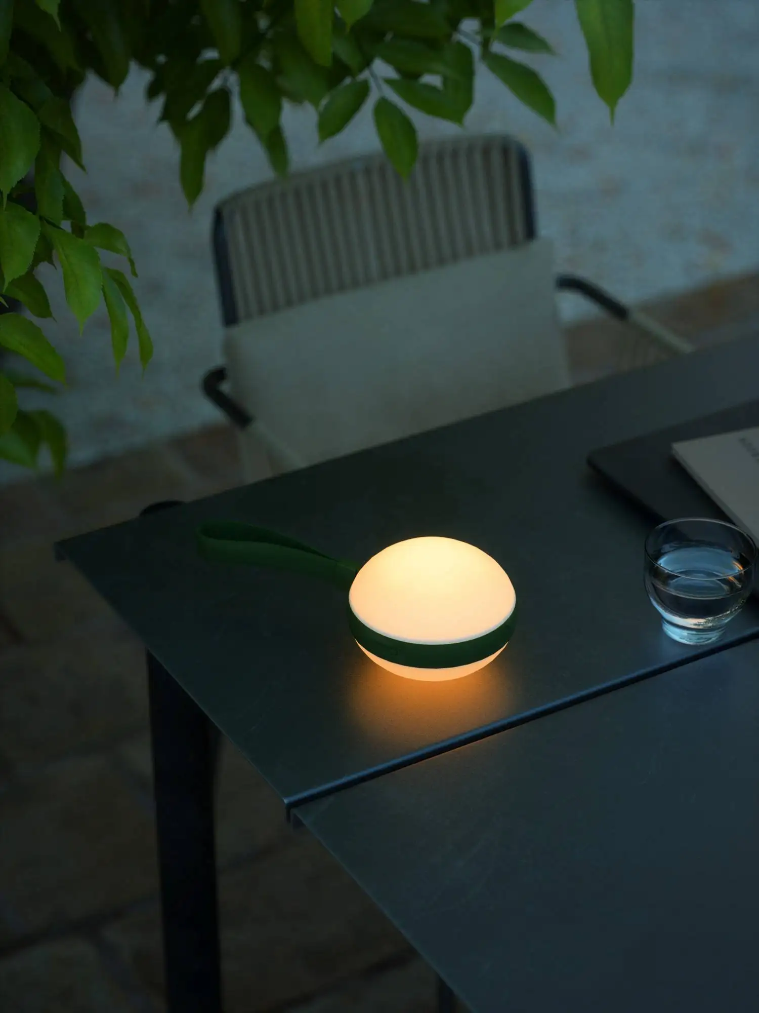 Lampe à poser d'extérieur Bring To go au design contemporain par Nordlux Lampe à poser d'extérieur Bring To go au design contemporain par Nordlux